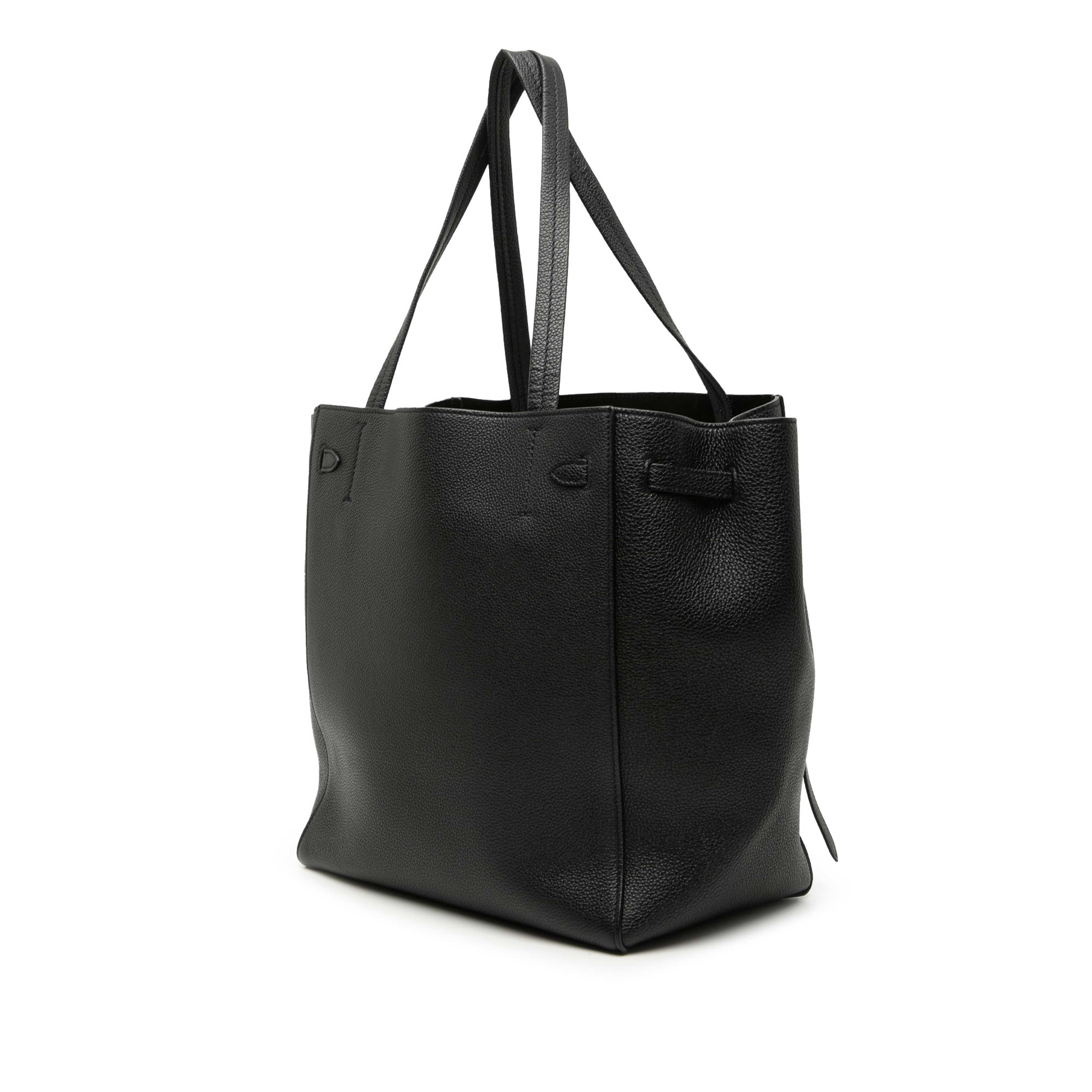 Celine Small Leather Phantom Cabas Tote, från Luxclusif, i färgen black. Klicka för att öppna bilden i stort format