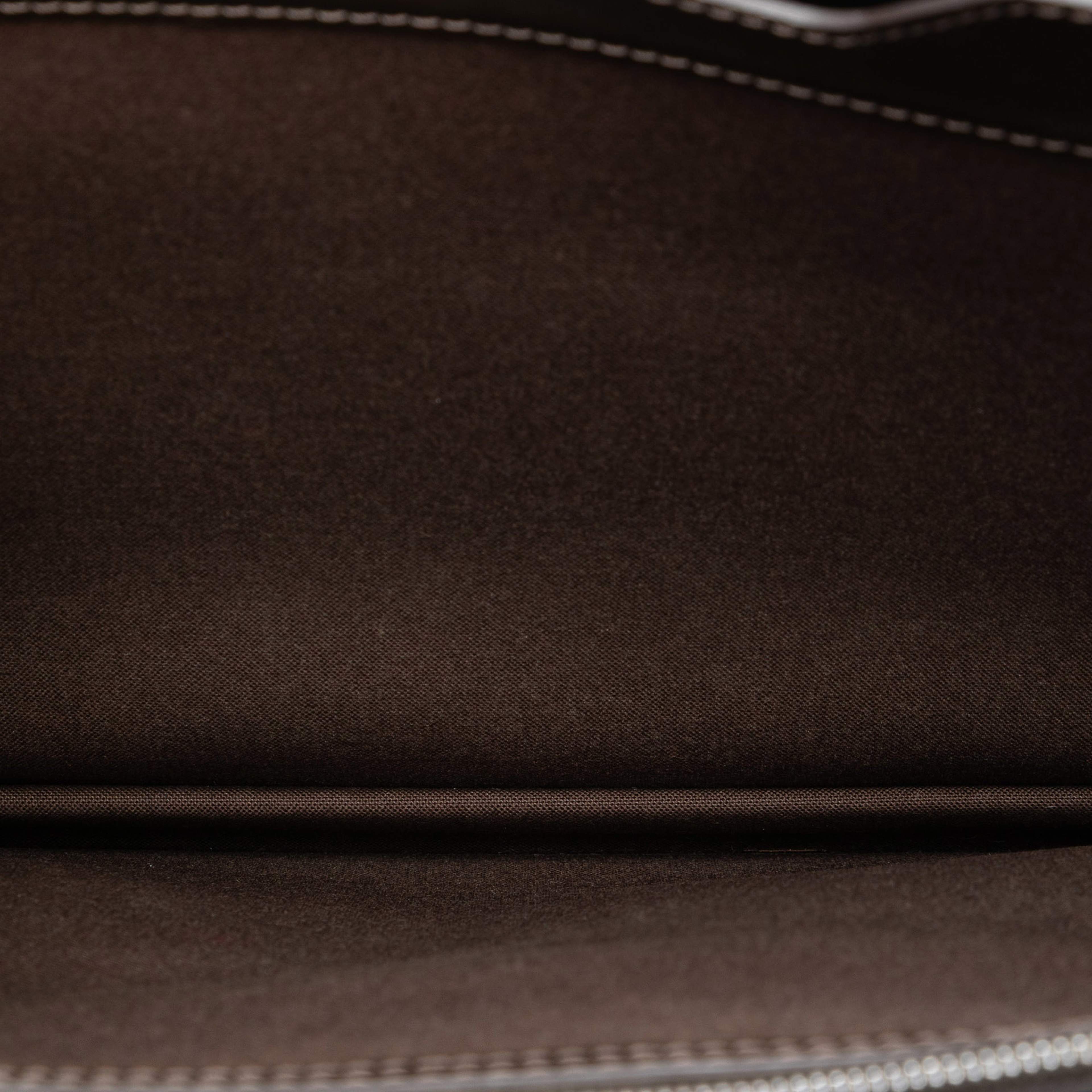 Louis Vuitton Taiga Laguito, från Luxclusif, i färgen dark brown. Klicka för att öppna bilden i stort format