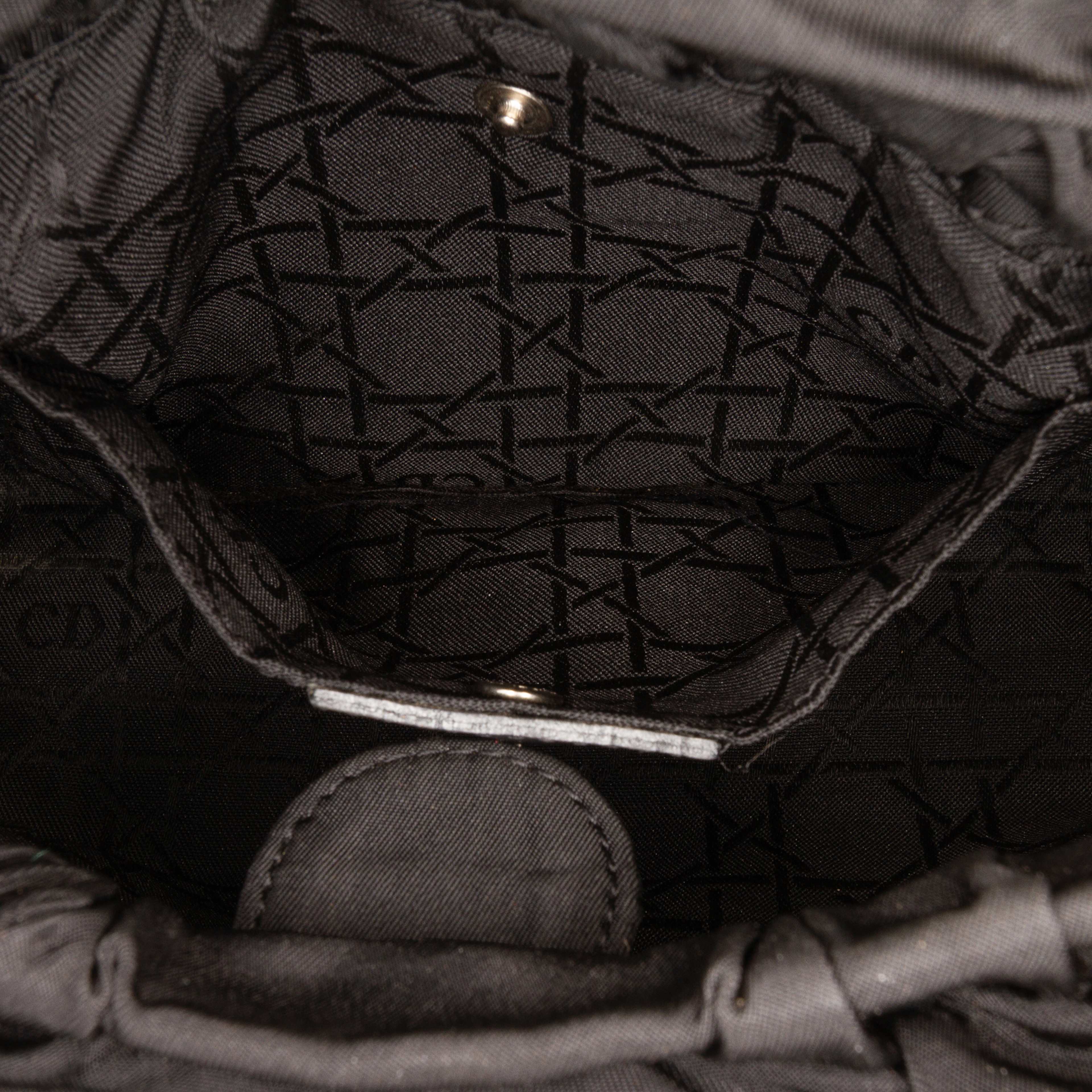 Dior Nylon Malice Handbag, från Luxclusif, i färgen black. Klicka för att öppna bilden i stort format