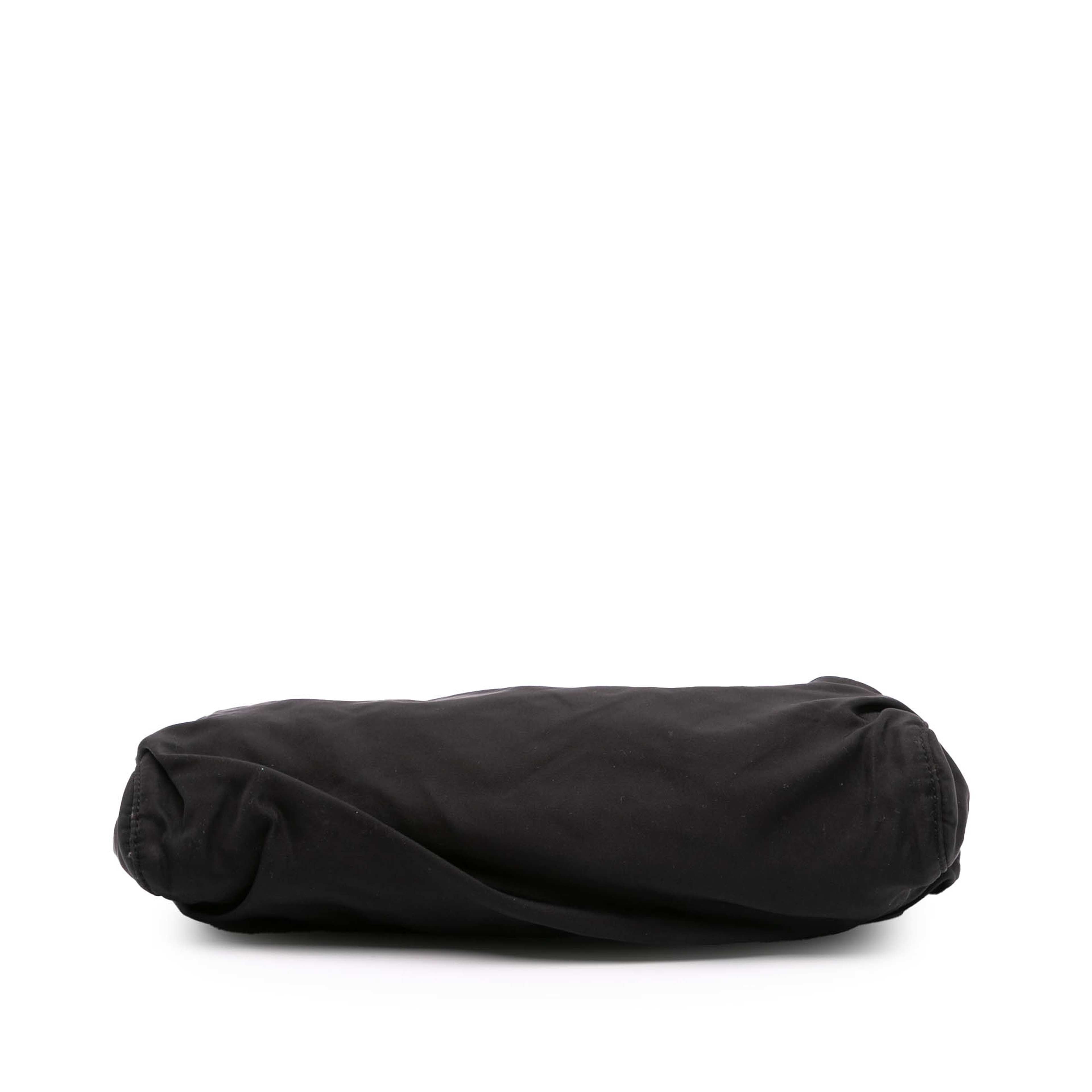 Dior Nylon Malice Handbag, från Luxclusif, i färgen black. Klicka för att öppna bilden i stort format