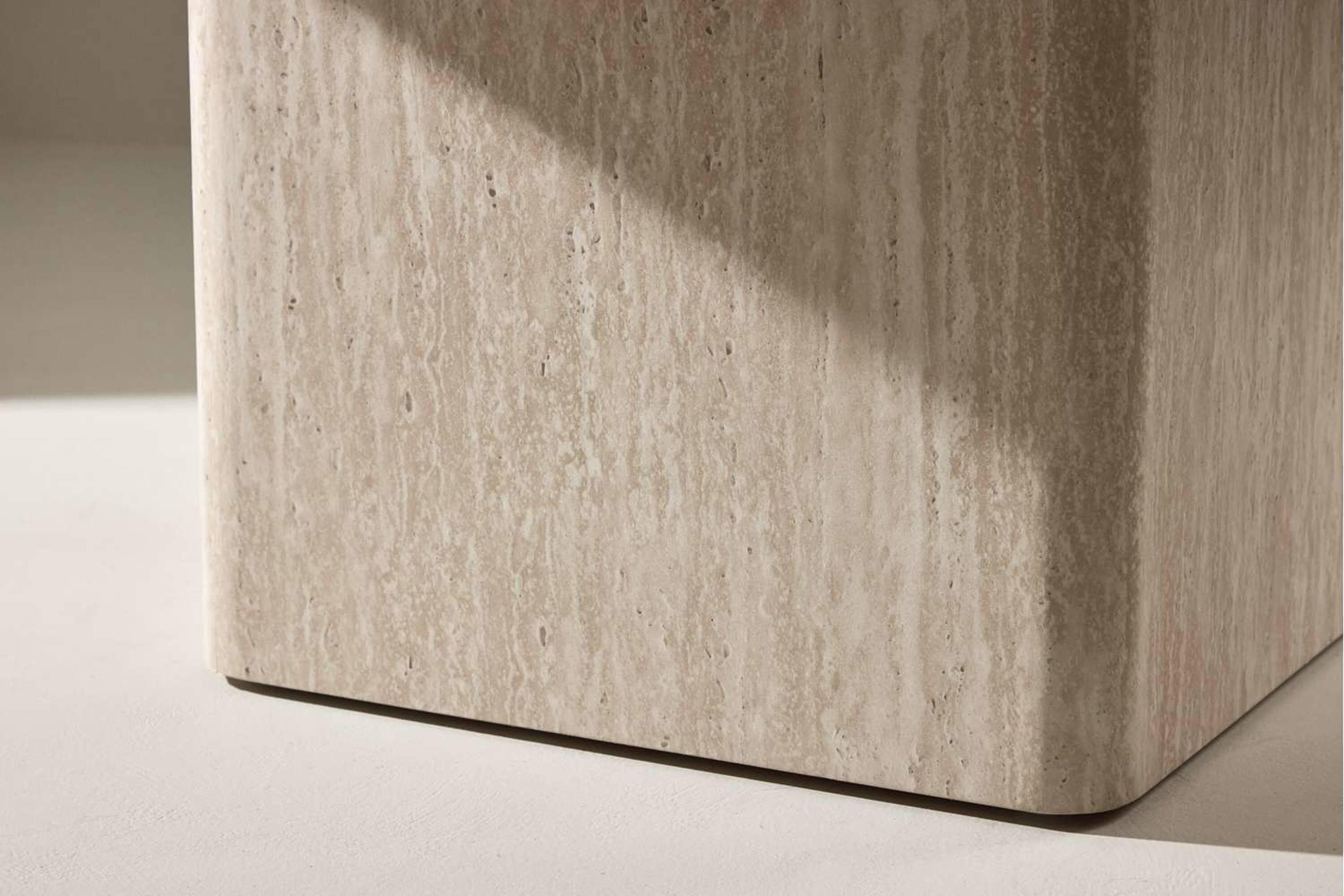 Qvart Soffbord, från Venture Home, i färgen beige. Klicka för att öppna bilden i stort format