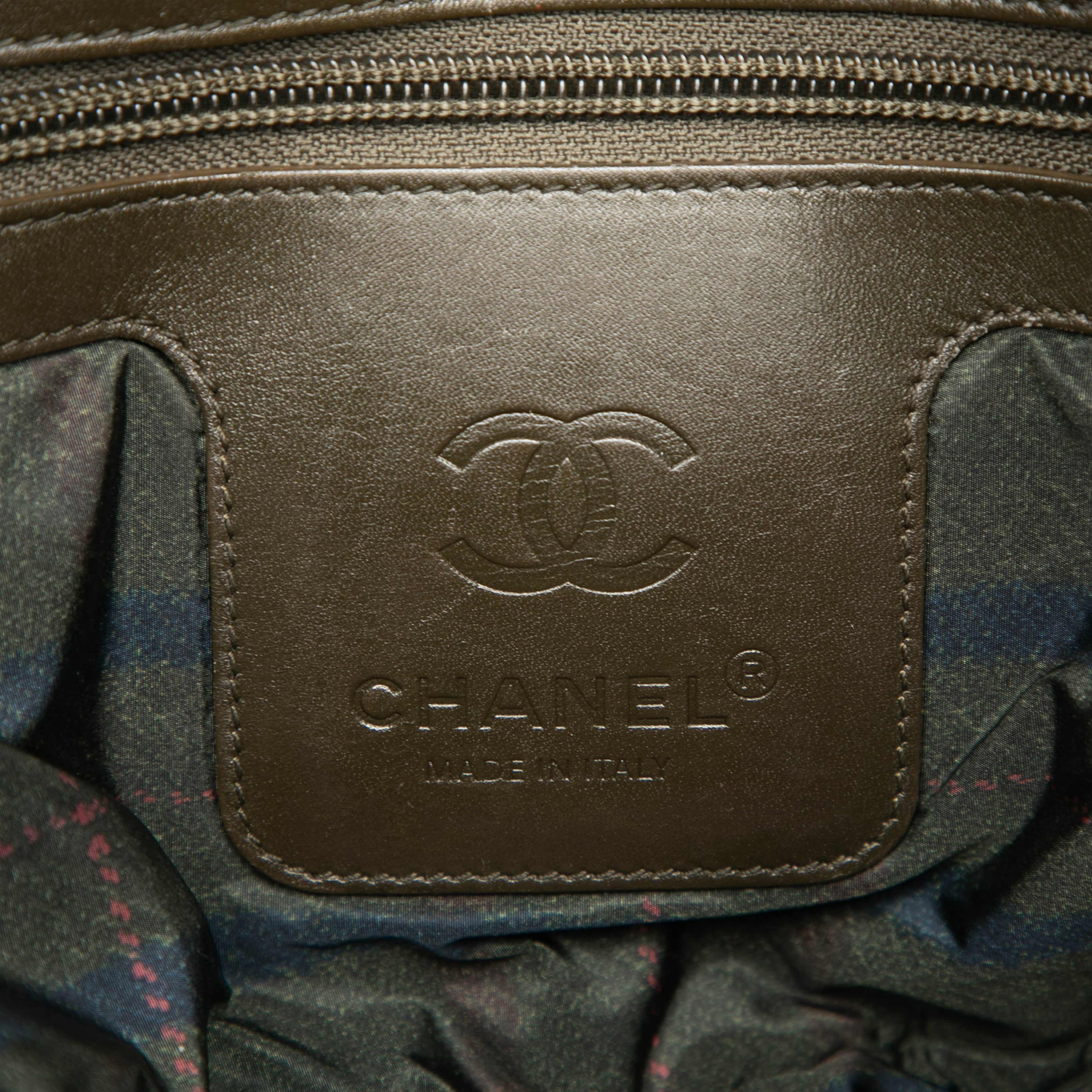 Chanel Medium Quilted Nylon Coco Cocoon Tote, från Luxclusif, i färgen brun. Klicka för att öppna bilden i stort format