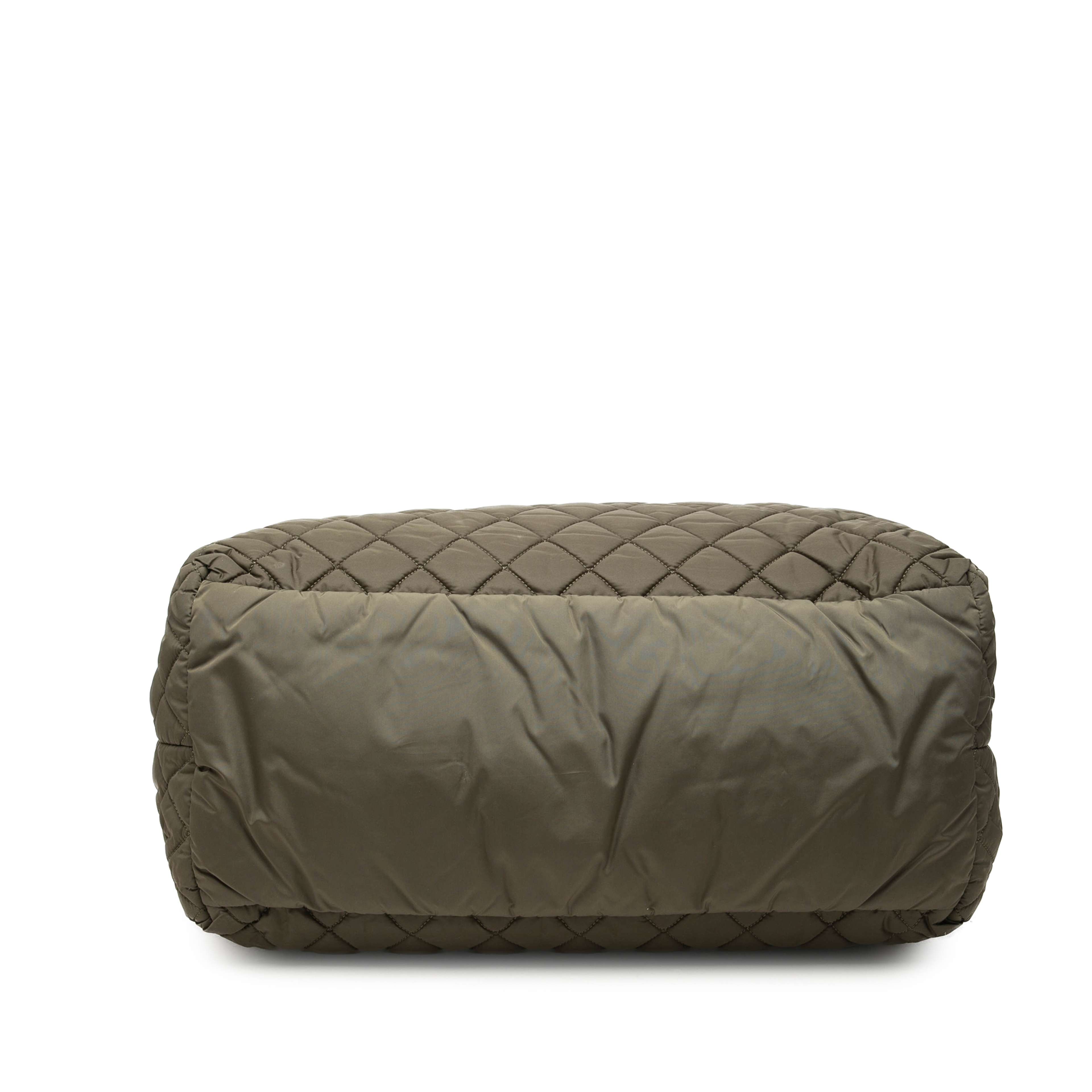 Chanel Medium Quilted Nylon Coco Cocoon Tote, från Luxclusif, i färgen brun. Klicka för att öppna bilden i stort format
