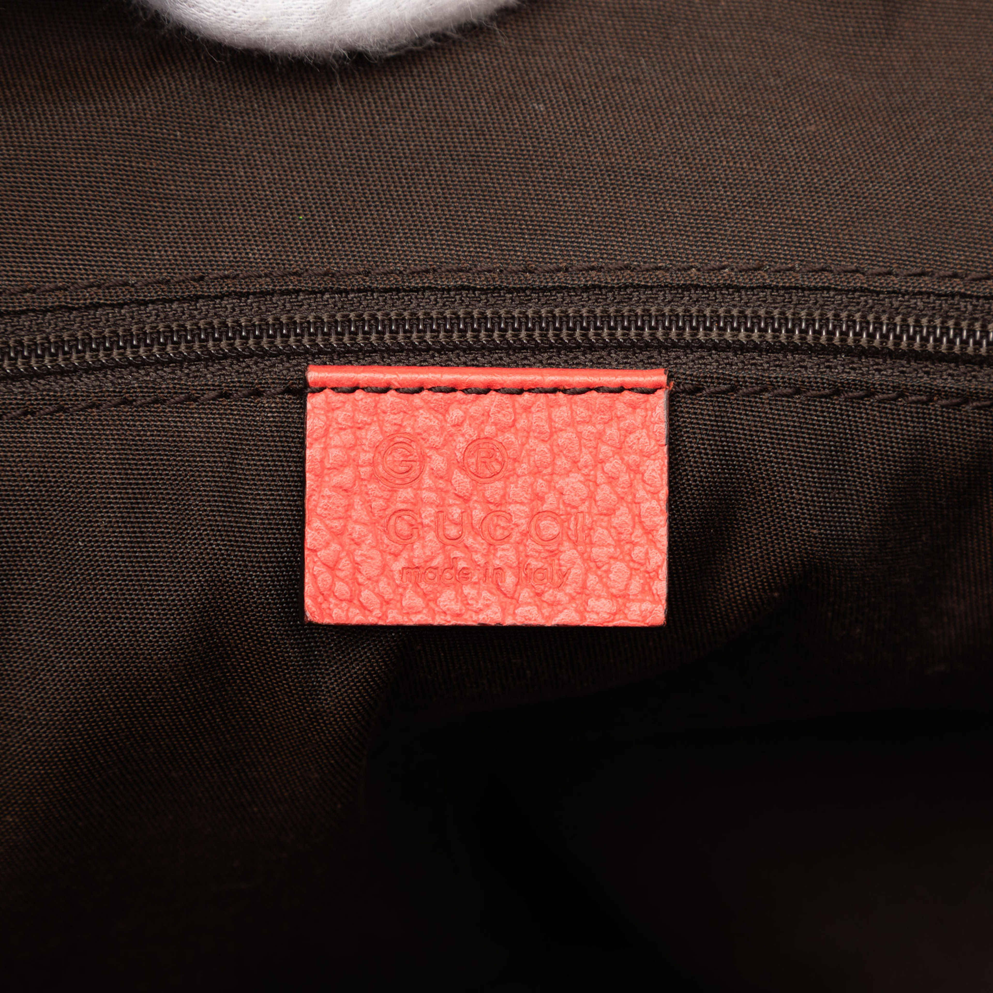 Gucci Leather Gg Charm Satchel, från Luxclusif, i färgen red. Klicka för att öppna bilden i stort format