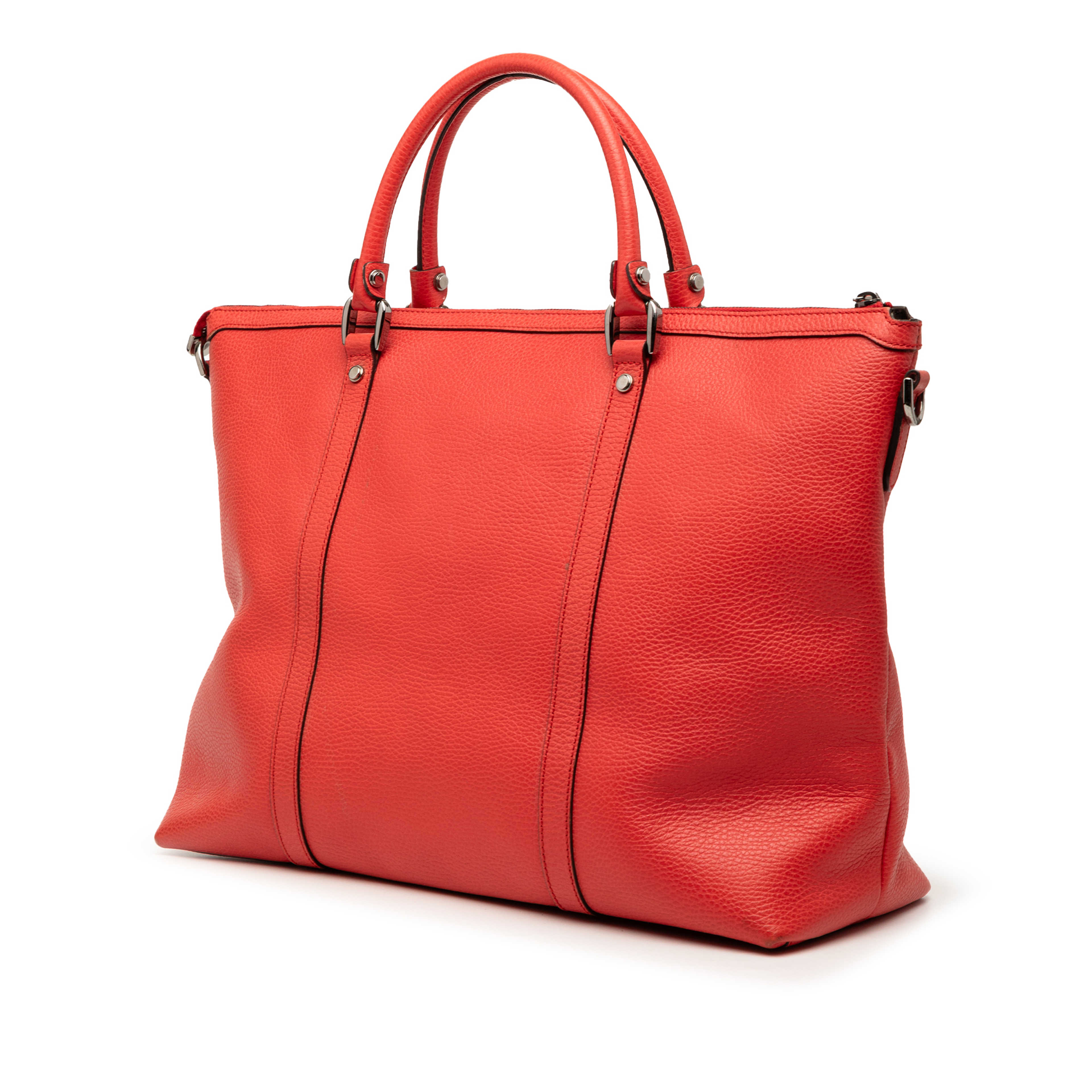 Gucci Leather Gg Charm Satchel, från Luxclusif, i färgen red. Klicka för att öppna bilden i stort format