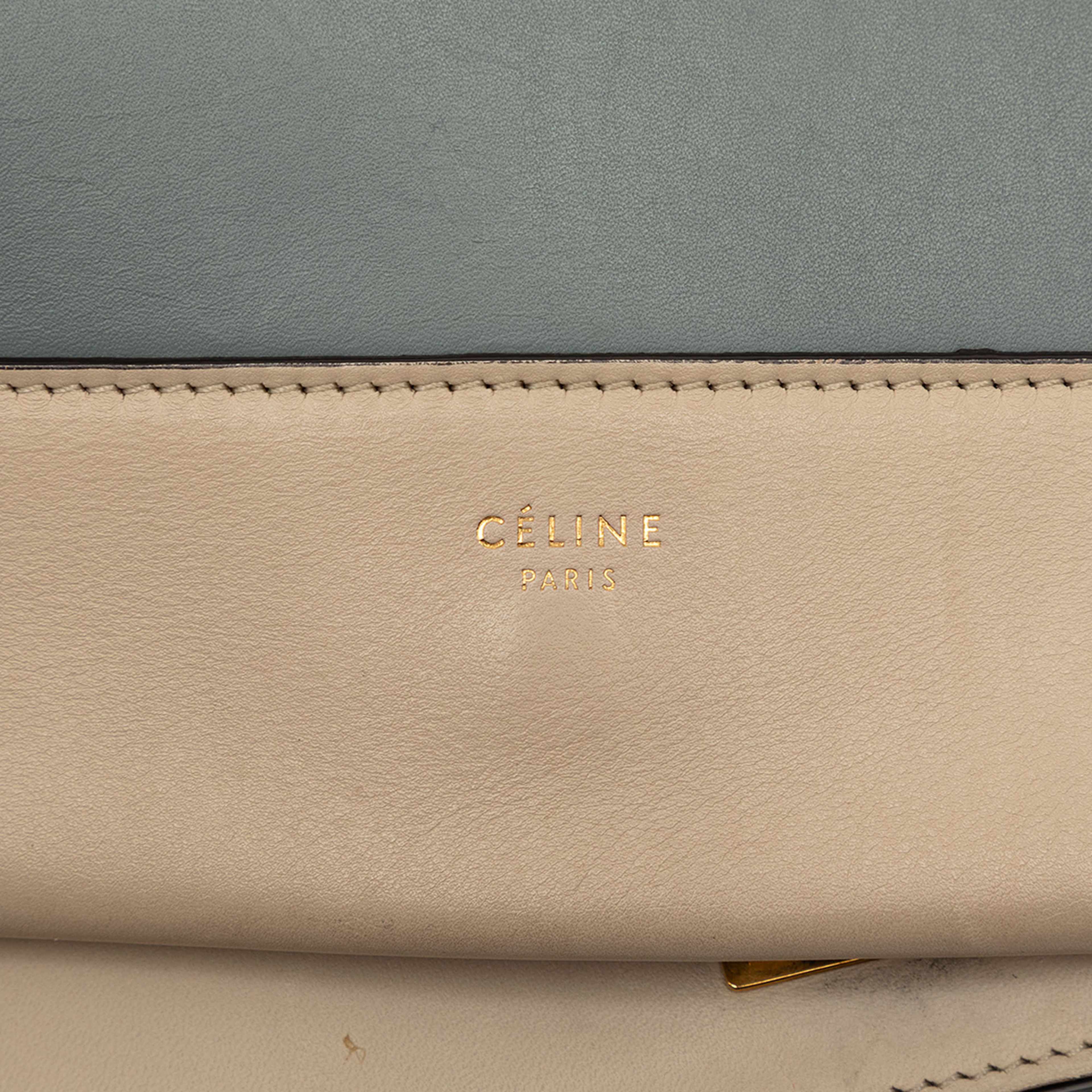 Celine Leather Frame Shoulder Bag, från Luxclusif, i färgen light blue. Klicka för att öppna bilden i stort format