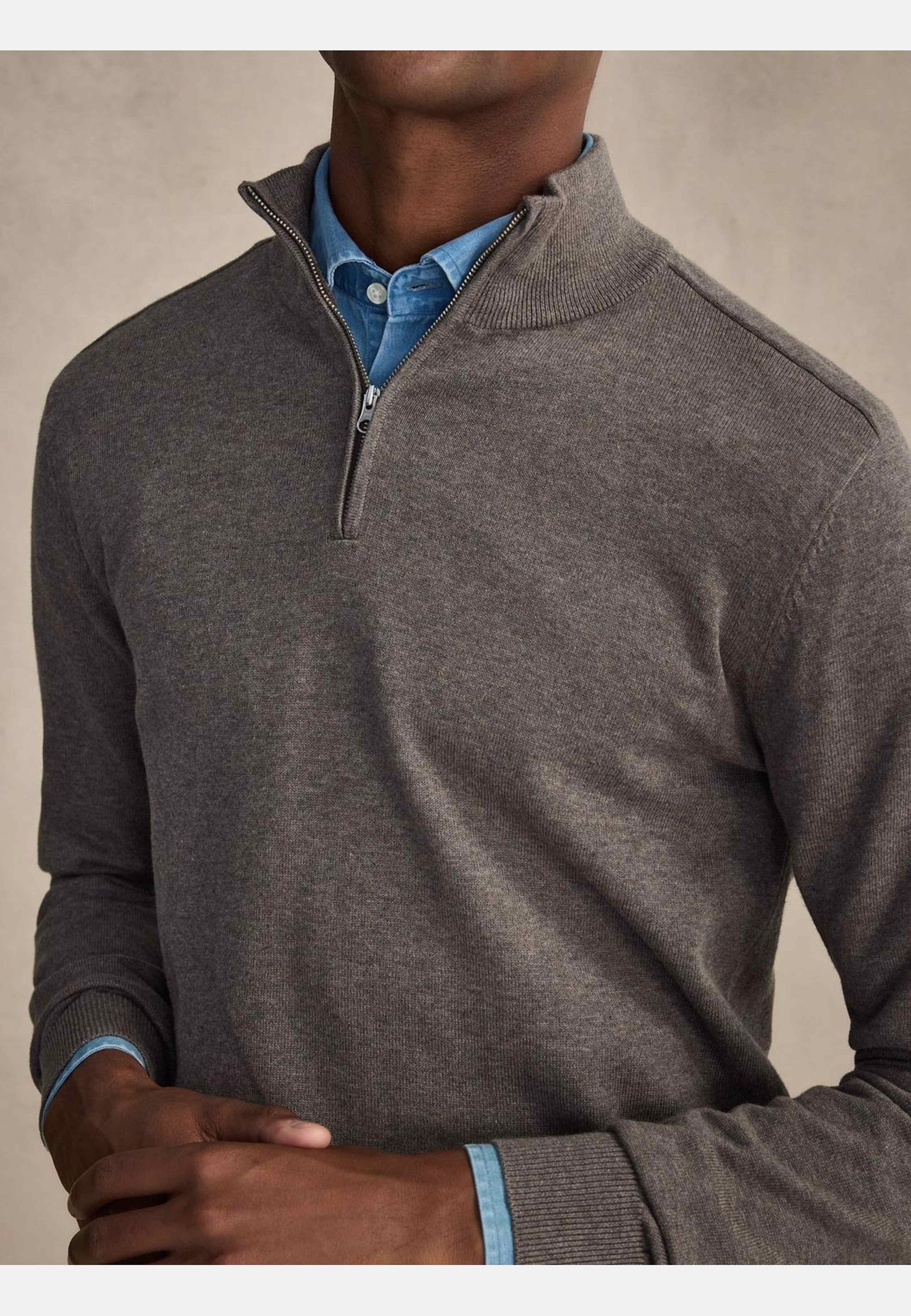 Cotton Plain Knitted Half Zipper Sweater (alex), från John Henric, i färgen mid brown. Klicka för att öppna bilden i stort format