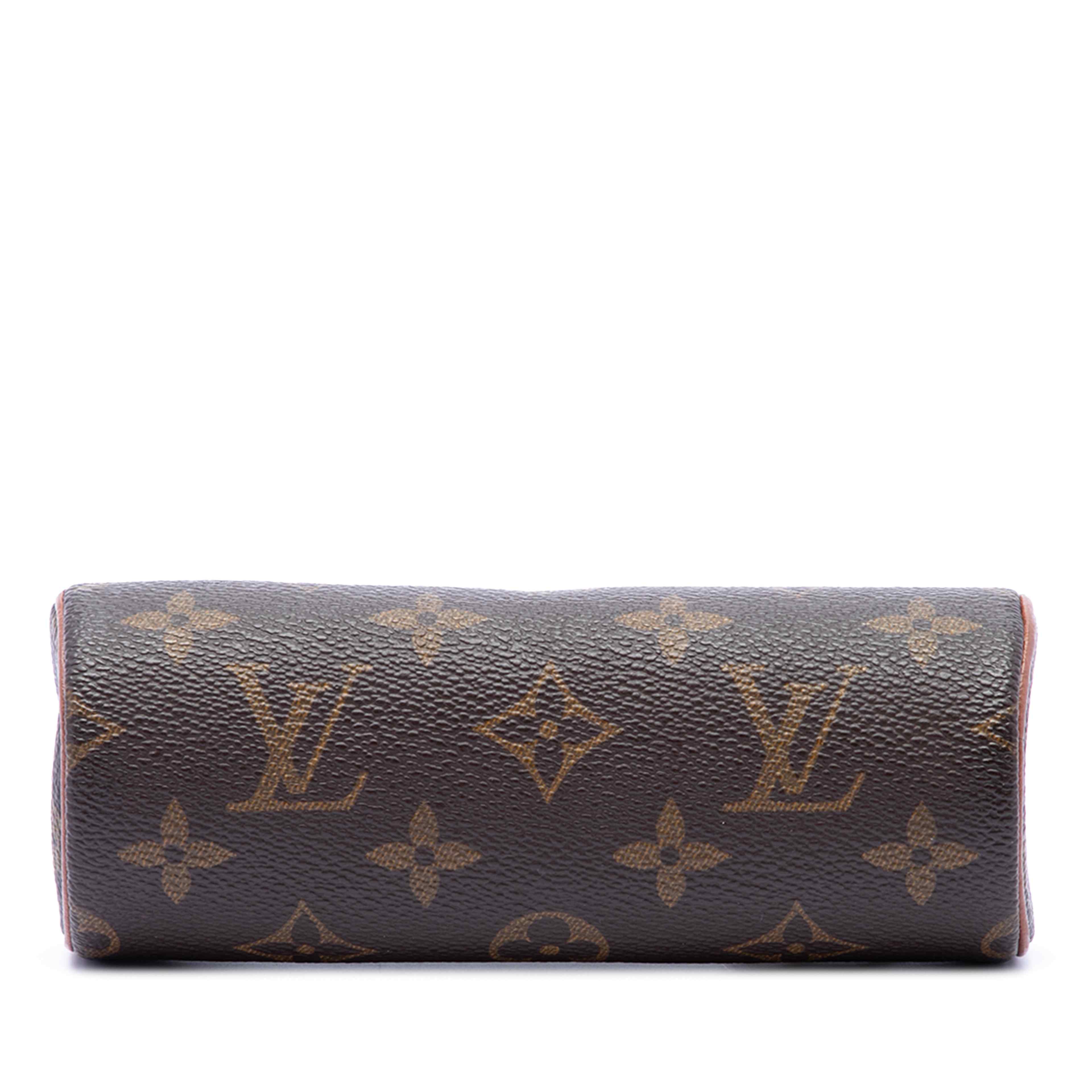 Louis Vuitton Monogram Papillon Pochette, från Luxclusif, i färgen brun. Klicka för att öppna bilden i stort format