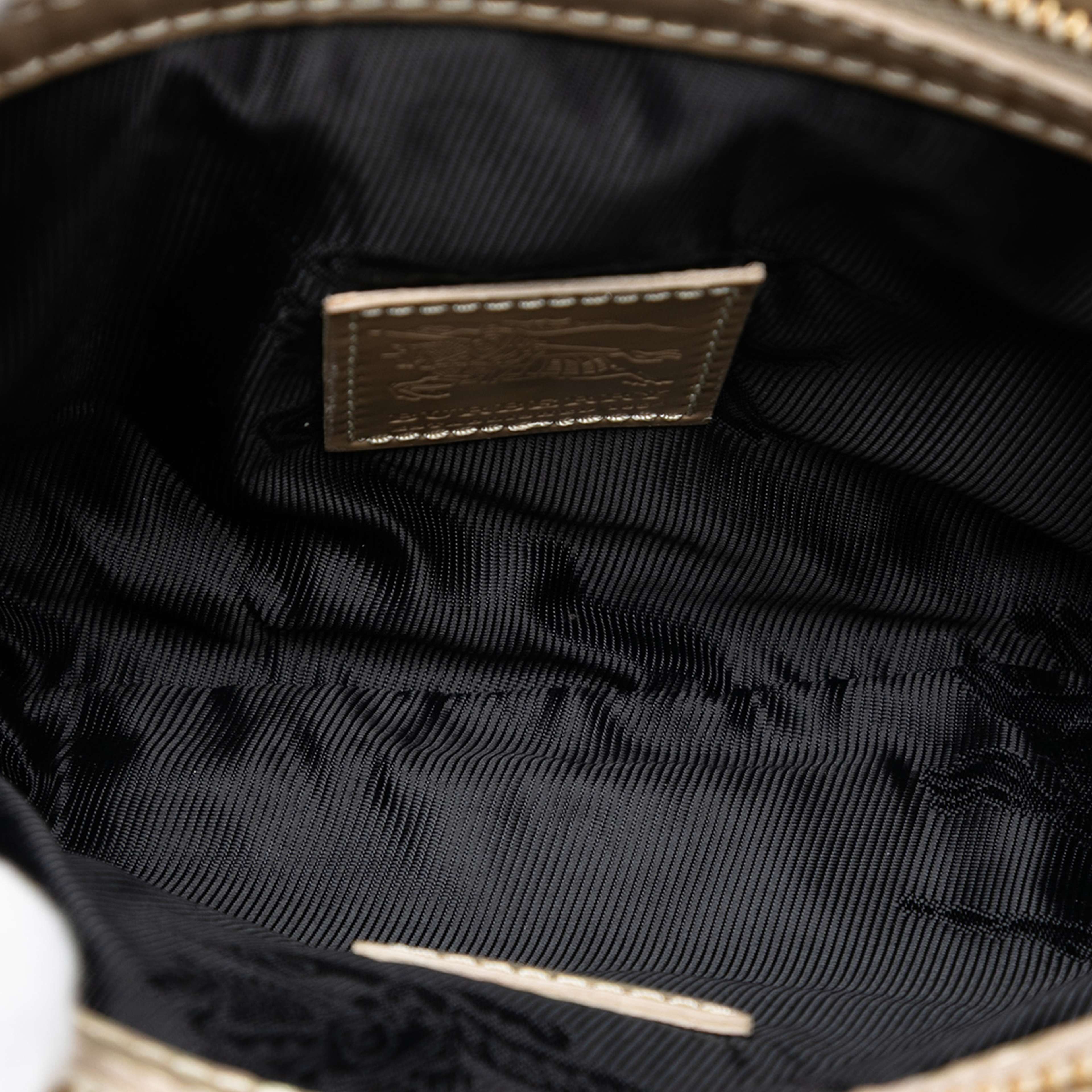 Burberry Quilted Nylon And Leather Sophie Shoulder Bag, från Luxclusif, i färgen light beige. Klicka för att öppna bilden i stort format