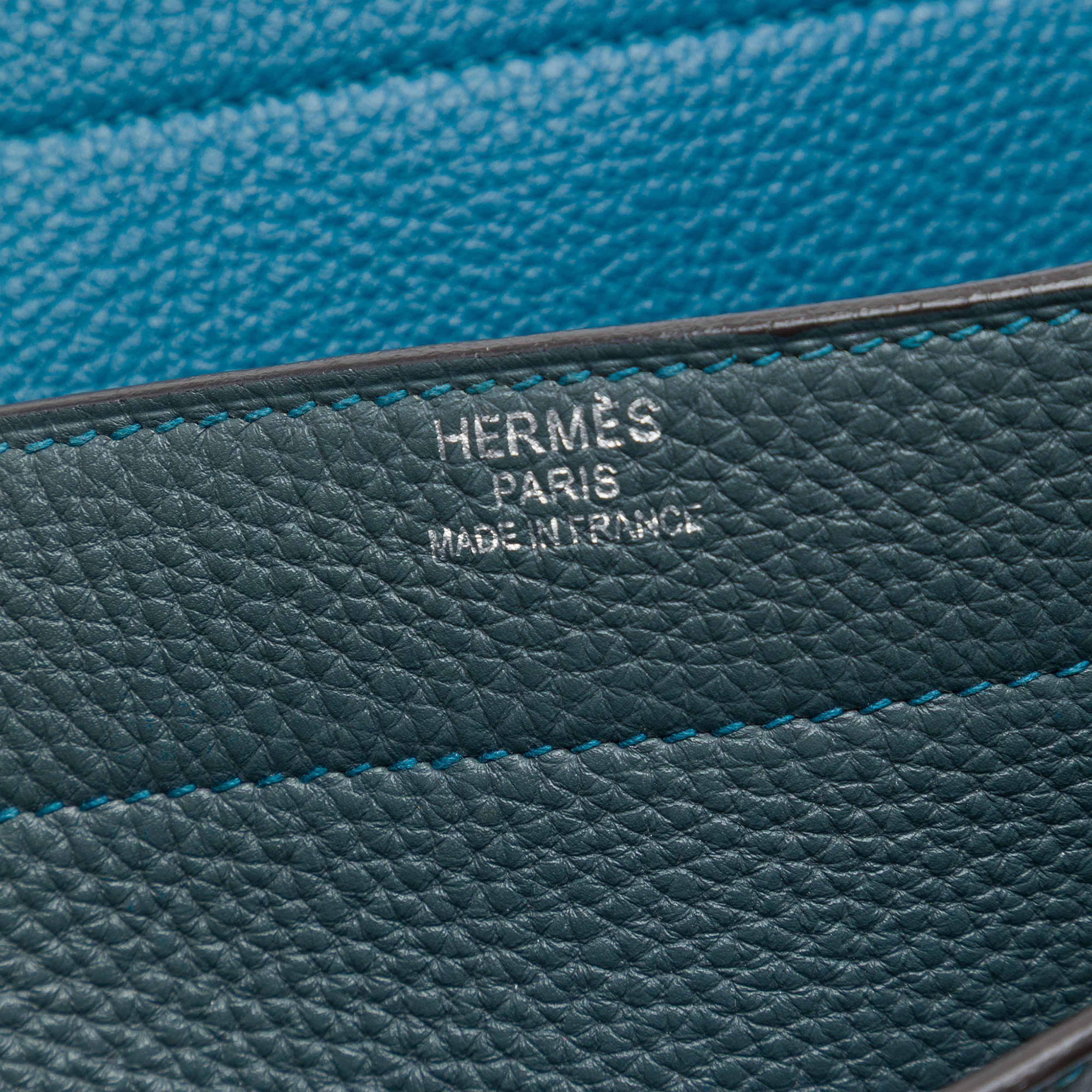 Hermès Clemence Evelyn Iii 33, från Luxclusif, i färgen blå. Klicka för att öppna bilden i stort format
