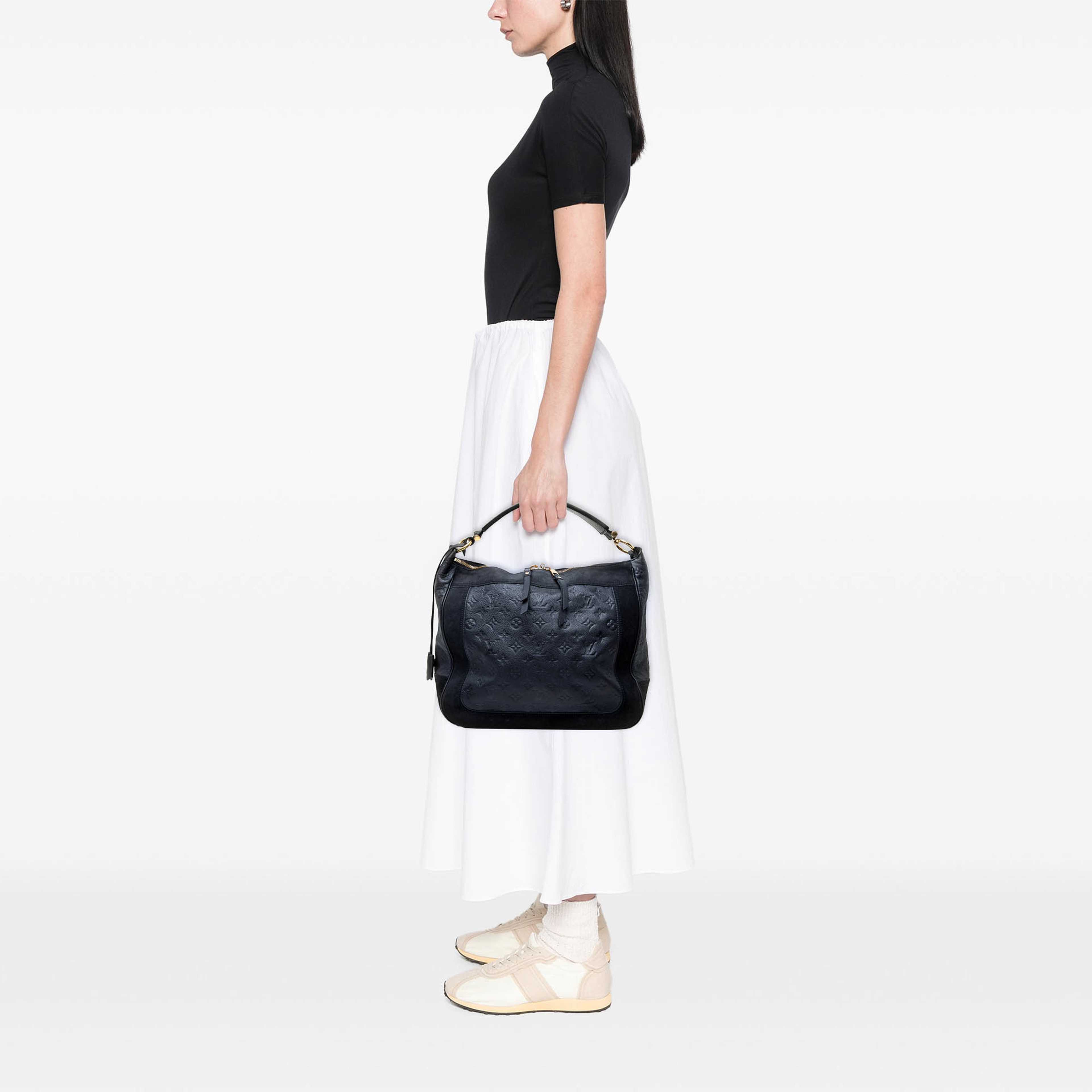 Louis Vuitton Monogram Empreinte Audacieuse Mm, från Luxclusif, i färgen blå. Klicka för att öppna bilden i stort format