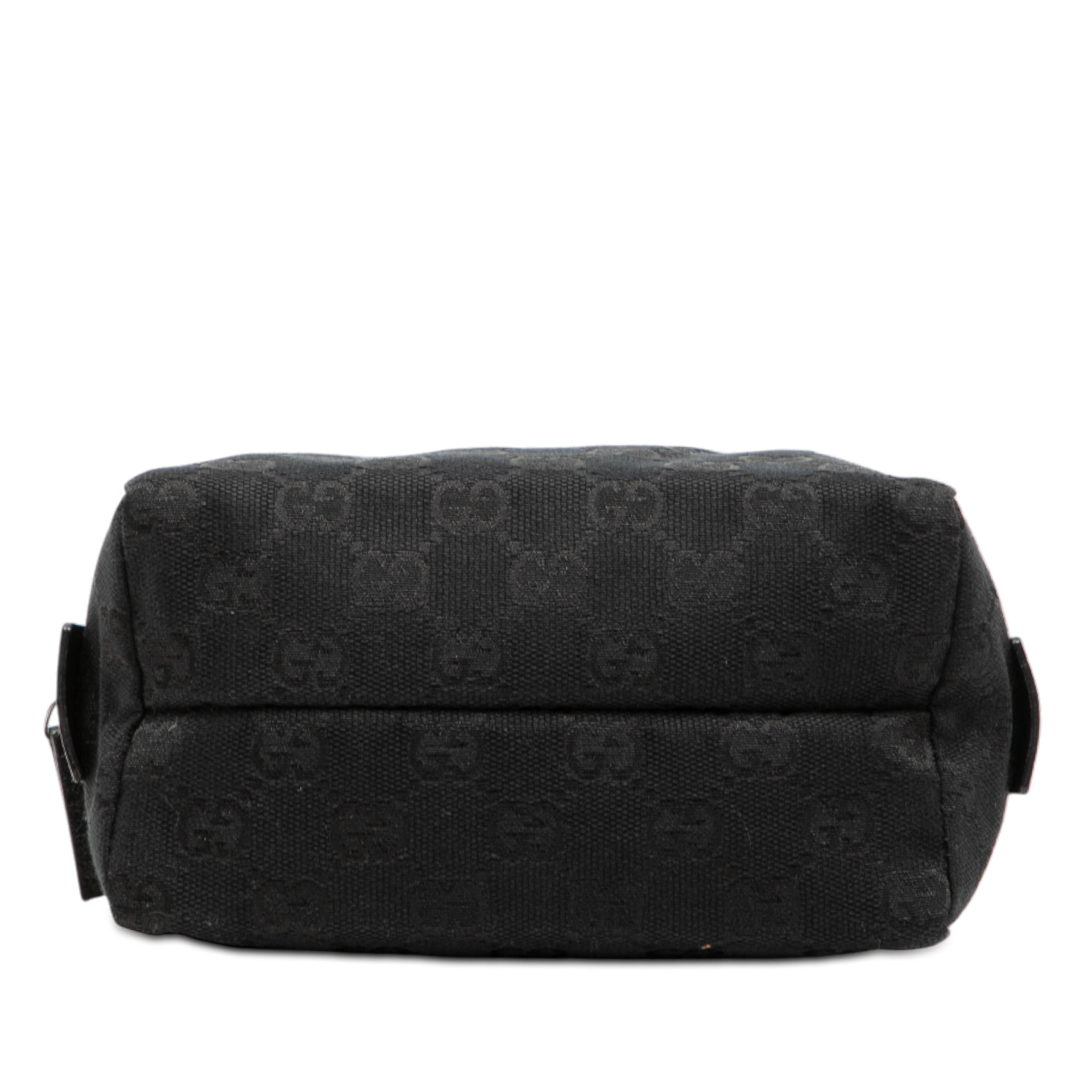 Gucci Gg Canvas Pouch, från Luxclusif, i färgen black. Klicka för att öppna bilden i stort format