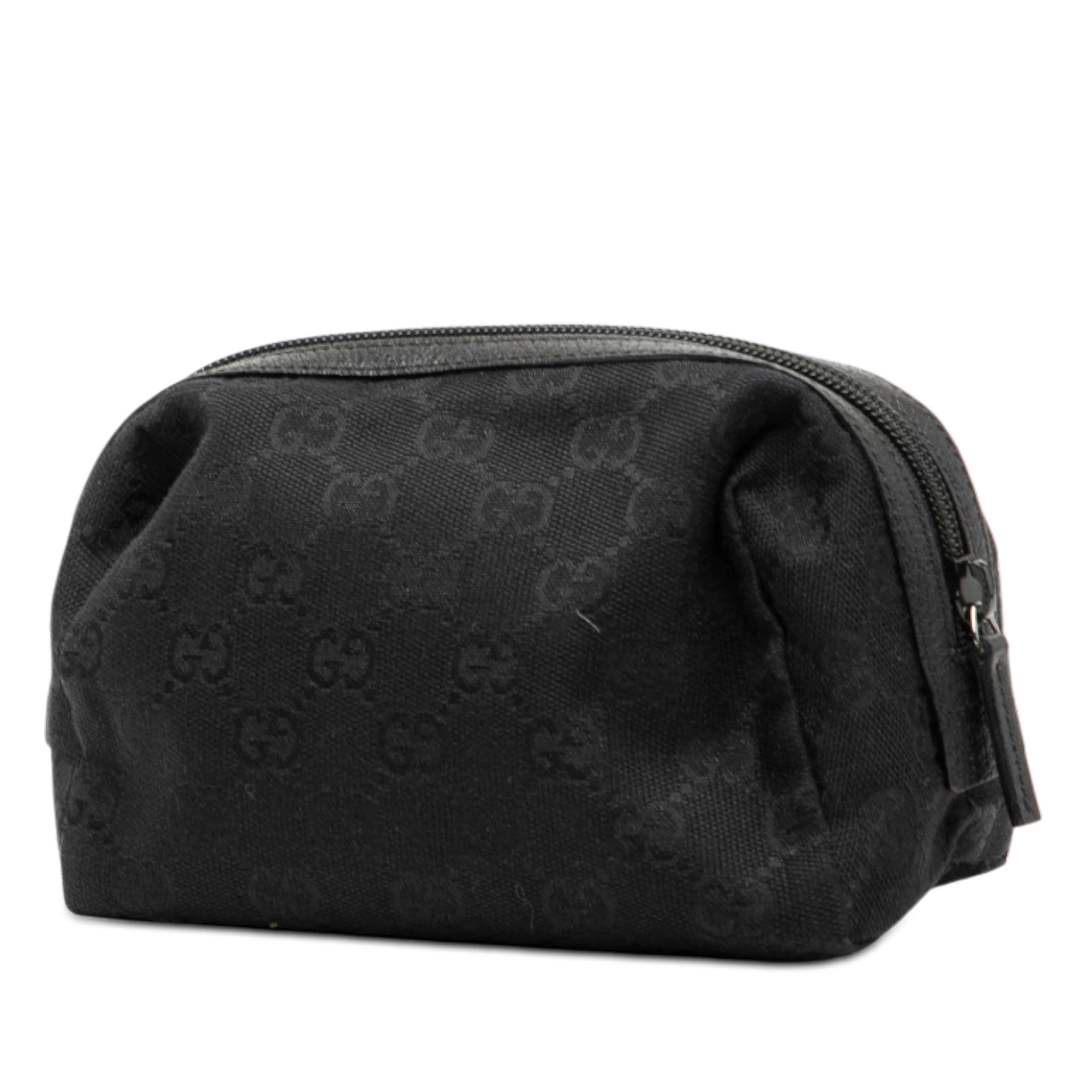 Gucci Gg Canvas Pouch, från Luxclusif, i färgen black. Klicka för att öppna bilden i stort format