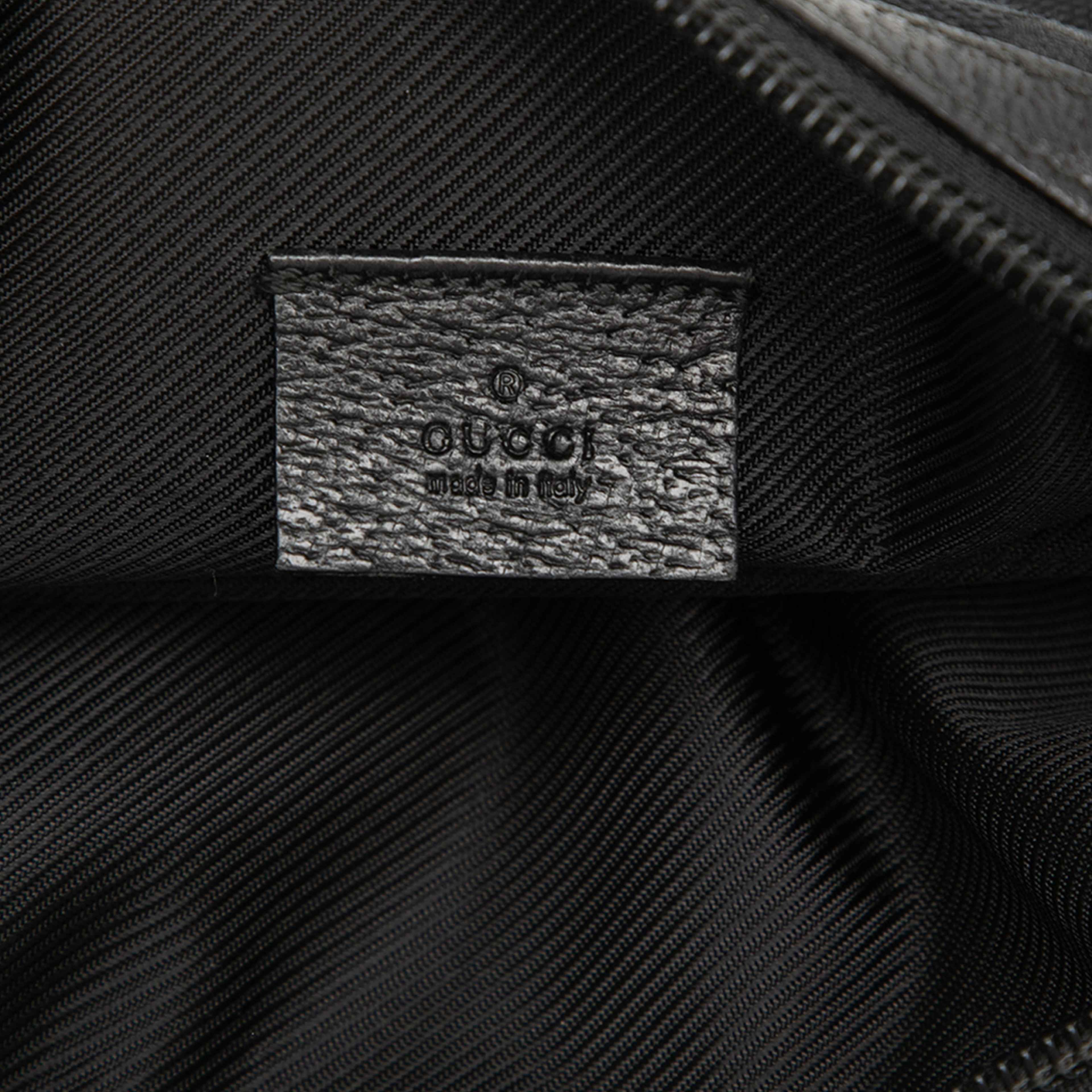 Gucci Gg Canvas Pouch, från Luxclusif, i färgen black. Klicka för att öppna bilden i stort format