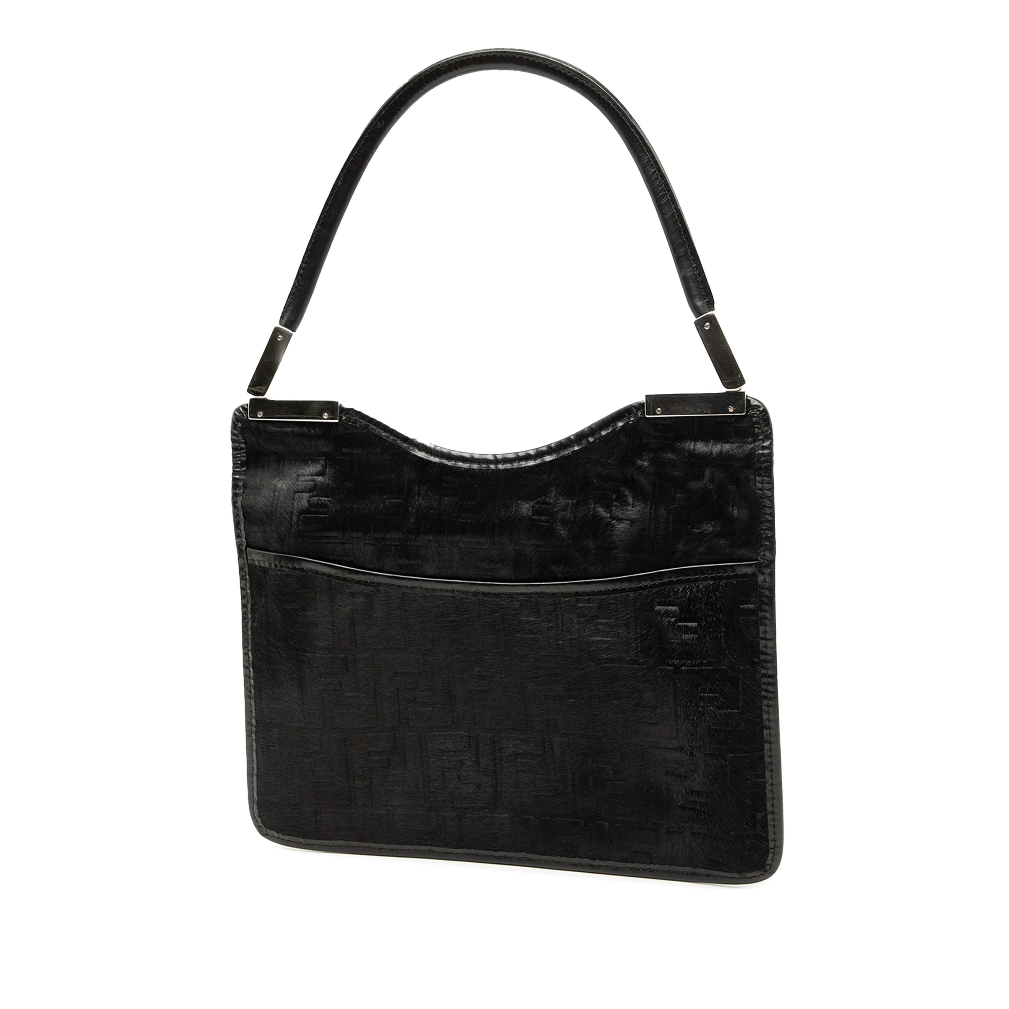 Fendi Zucca Pony Hair Shoulder Bag, från Luxclusif, i färgen black. Klicka för att öppna bilden i stort format