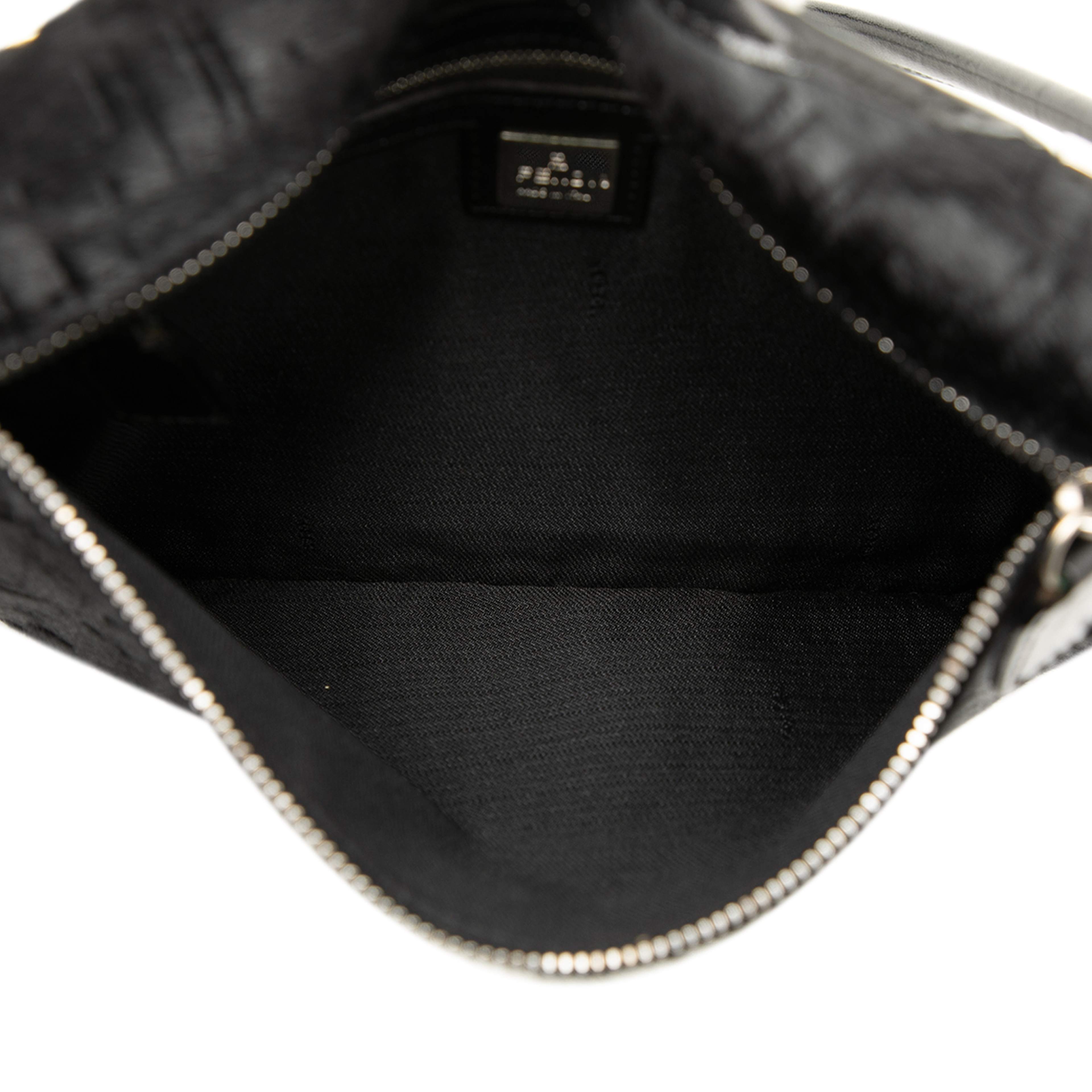 Fendi Zucca Pony Hair Shoulder Bag, från Luxclusif, i färgen black. Klicka för att öppna bilden i stort format