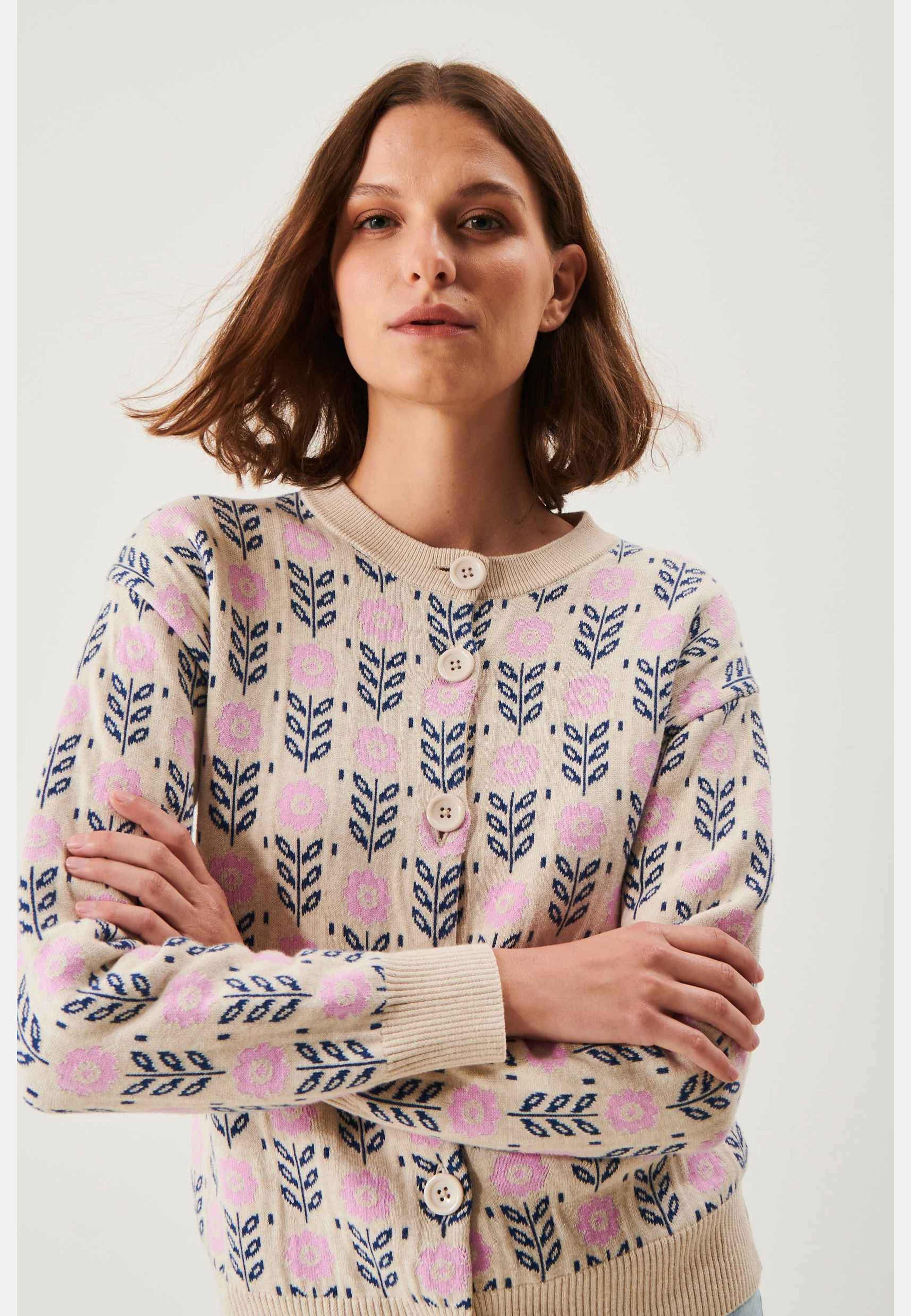 Alfrida Cardigan, från Jumperfabriken, i färgen beige. Klicka för att öppna bilden i stort format