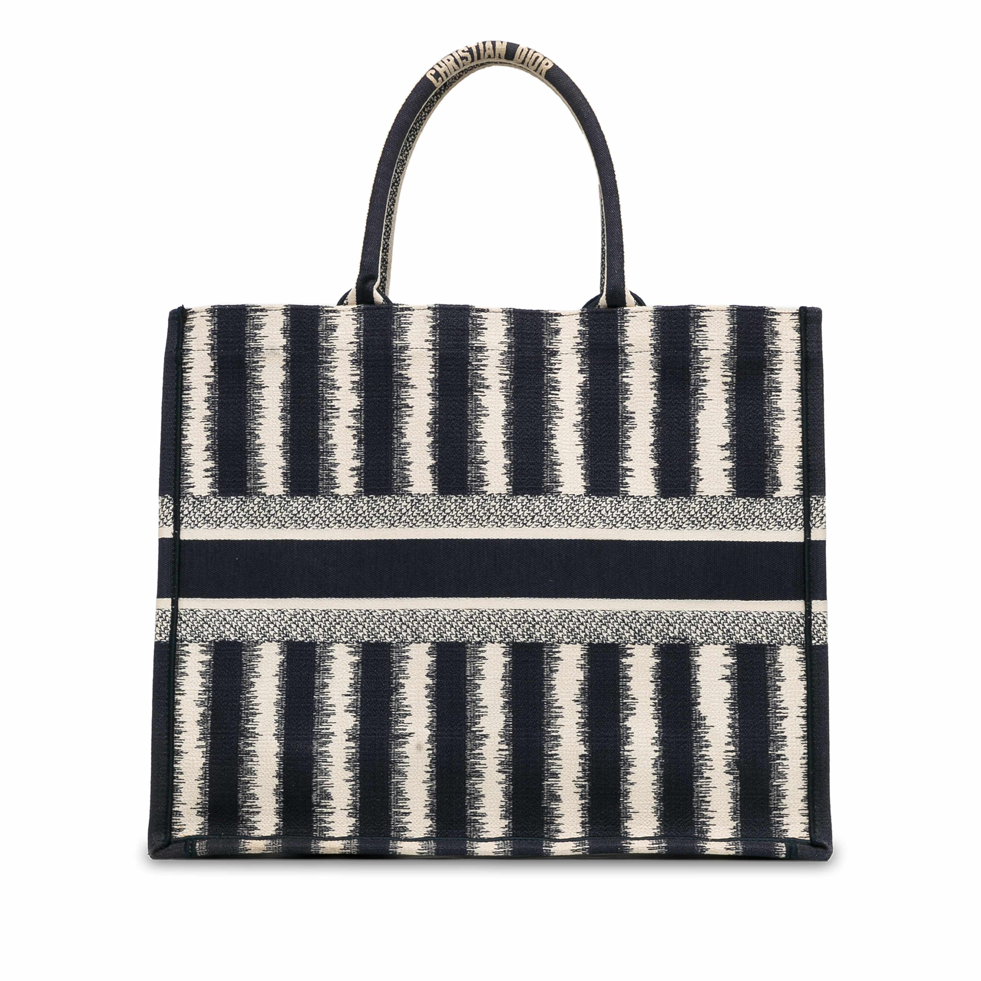 Dior Large Striped Book Tote, från Luxclusif, i färgen dark blue. Klicka för att öppna bilden i stort format