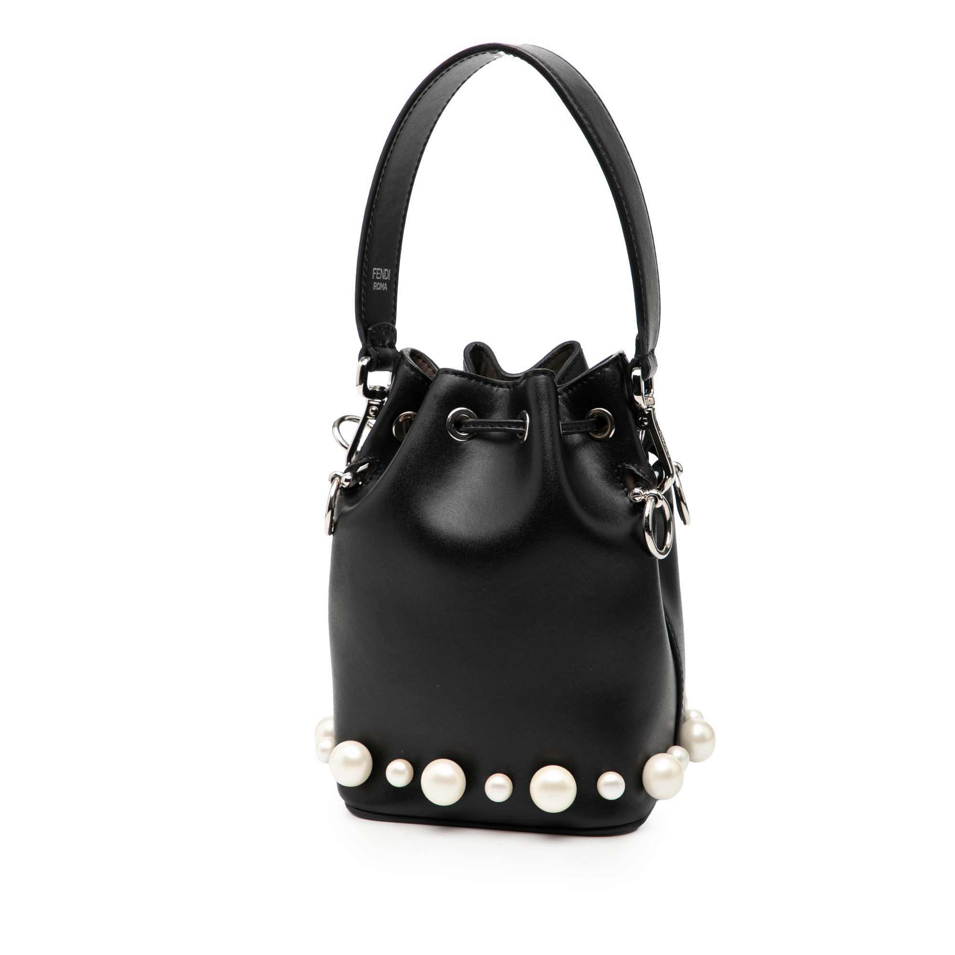Fendi Mini Leather Pearl Mon Tresor Bucket Bag, från Luxclusif, i färgen svart. Klicka för att öppna bilden i stort format