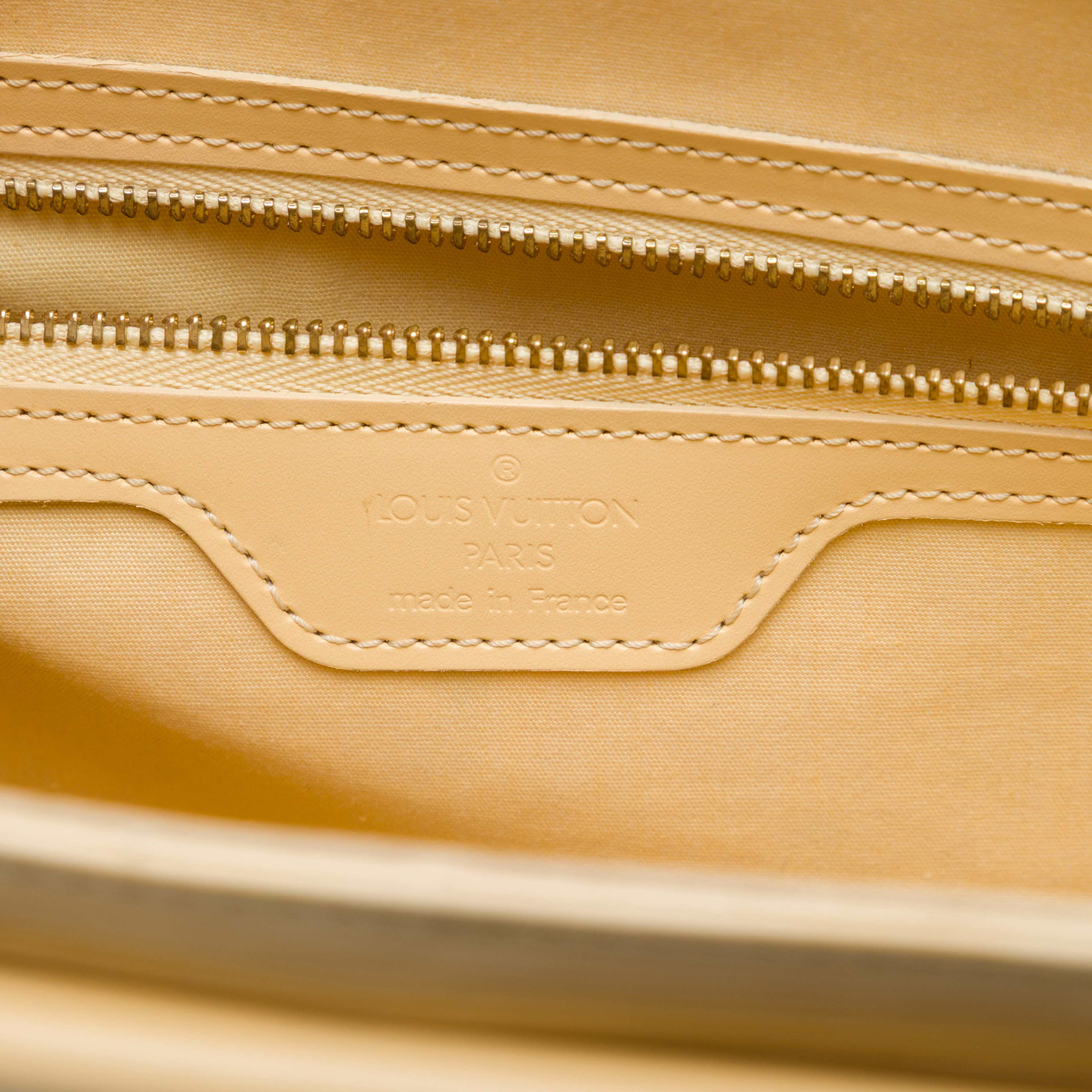 Louis Vuitton Epi Saint Tropez, från Luxclusif, i färgen beige. Klicka för att öppna bilden i stort format
