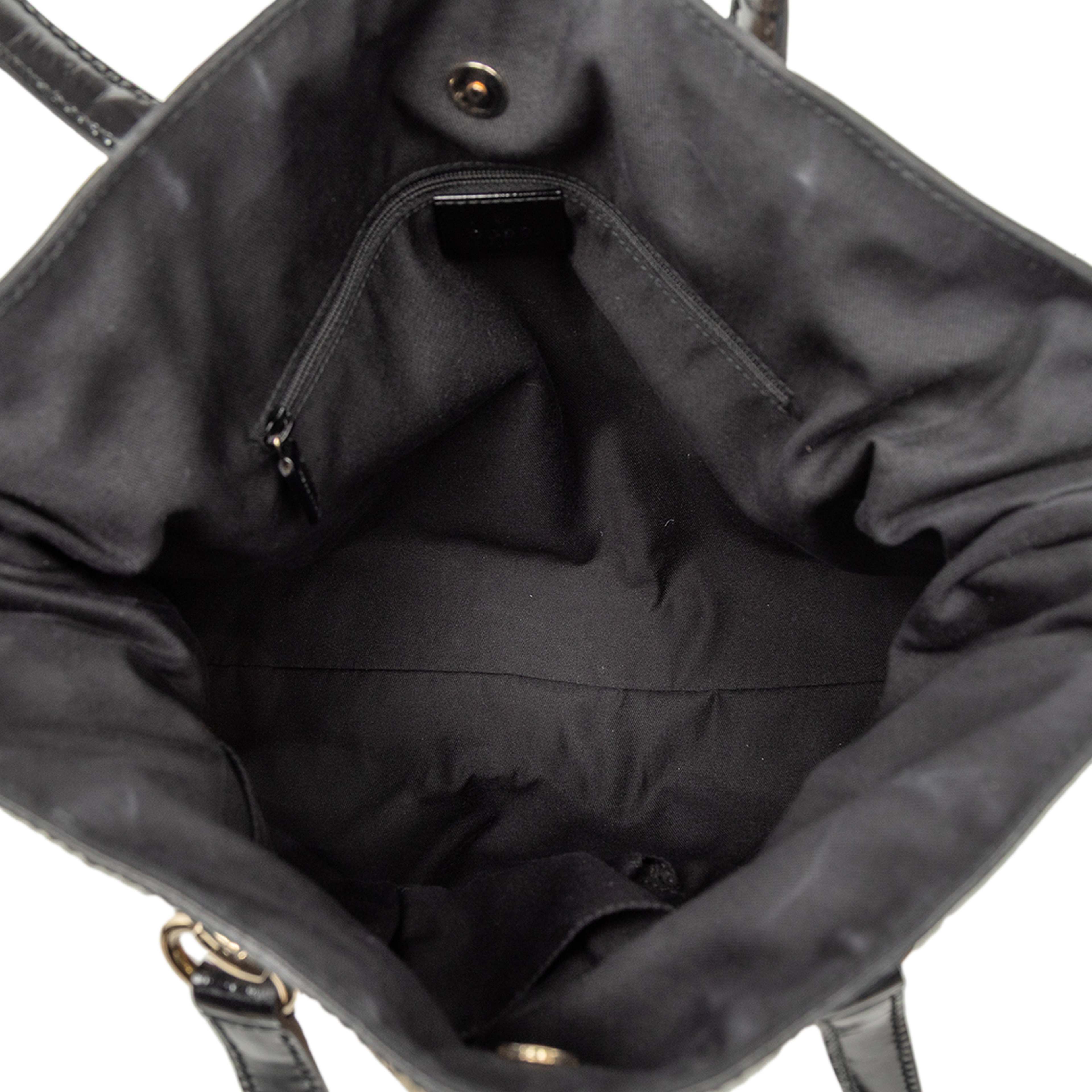 Gucci Gg Canvas Full Moon Tote, från Luxclusif, i färgen beige. Klicka för att öppna bilden i stort format