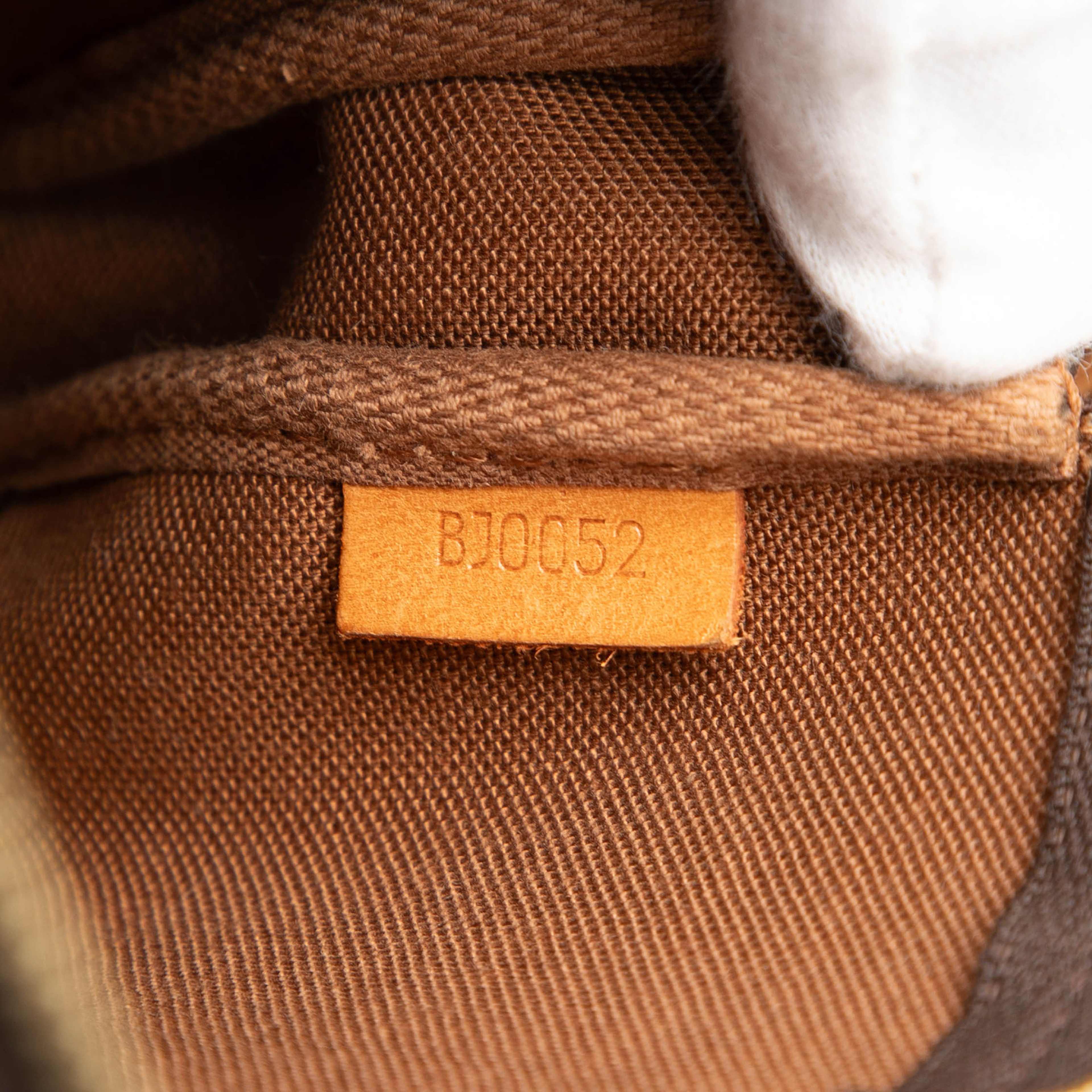 Louis Vuitton Monogram Pochette Accessoires, från Luxclusif, i färgen brown. Klicka för att öppna bilden i stort format