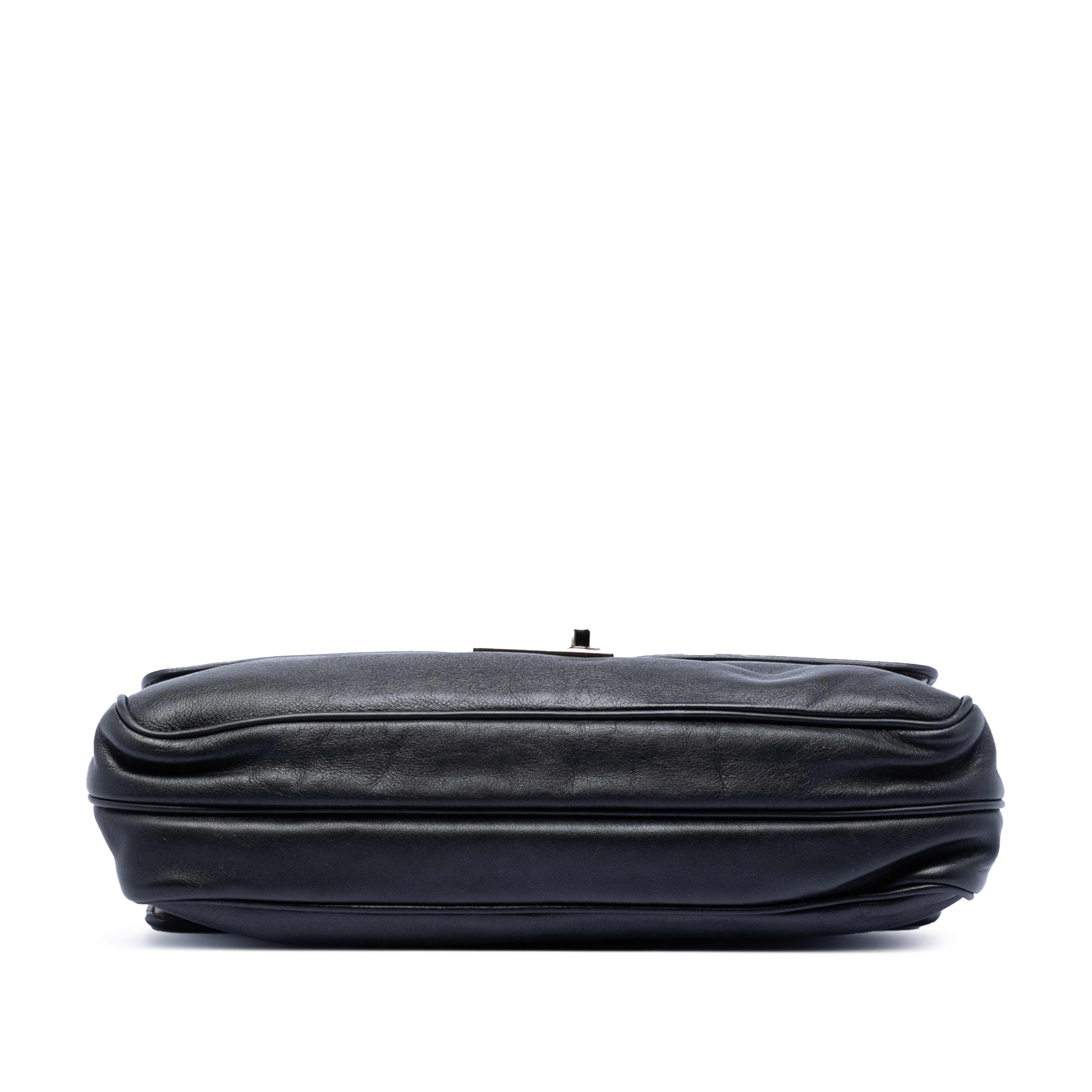 Prada Soft Calfskin Double Sided Flap Messenger Bag, från Luxclusif, i färgen black. Klicka för att öppna bilden i stort format