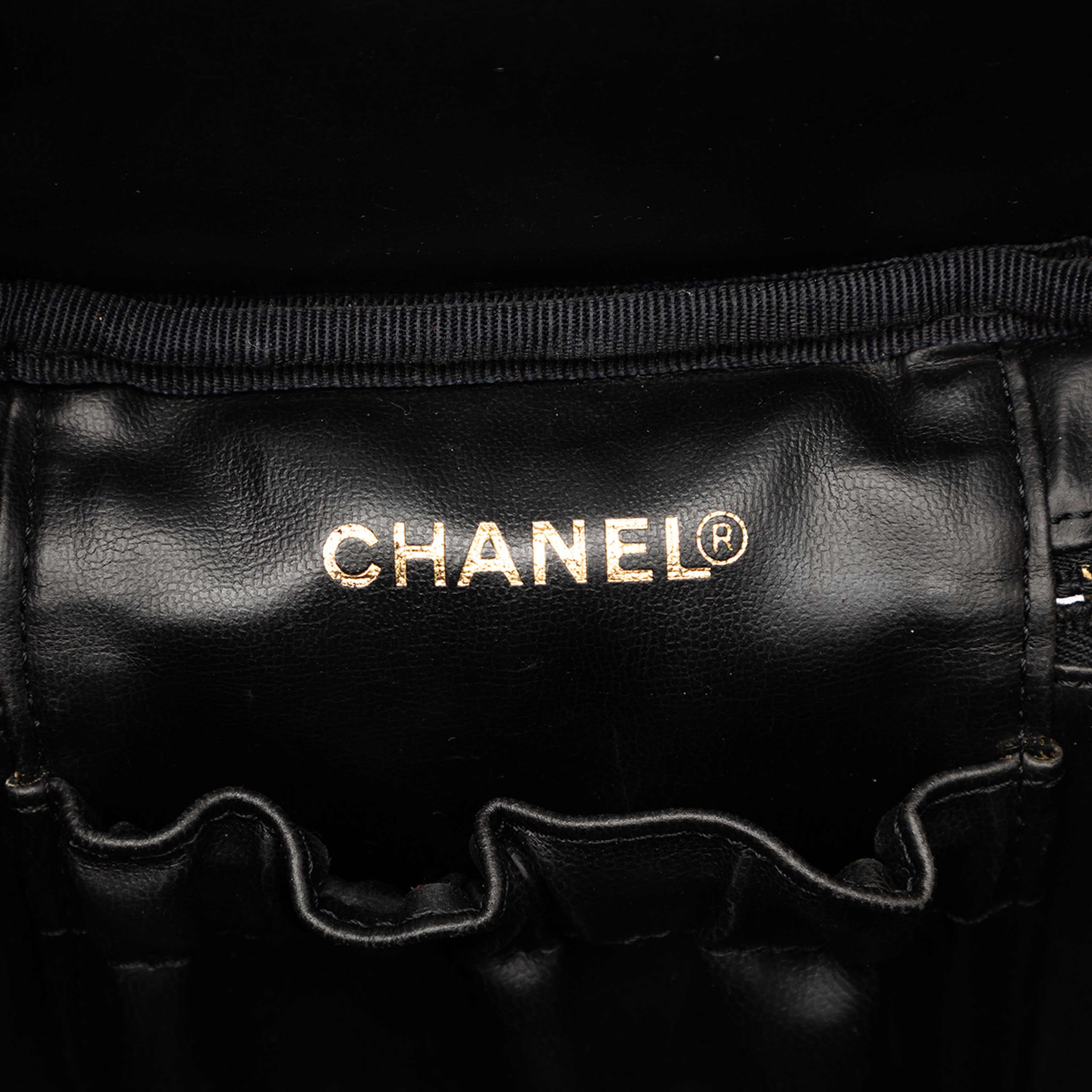 Chanel Cc Caviar Vanity Bag, från Luxclusif, i färgen black. Klicka för att öppna bilden i stort format