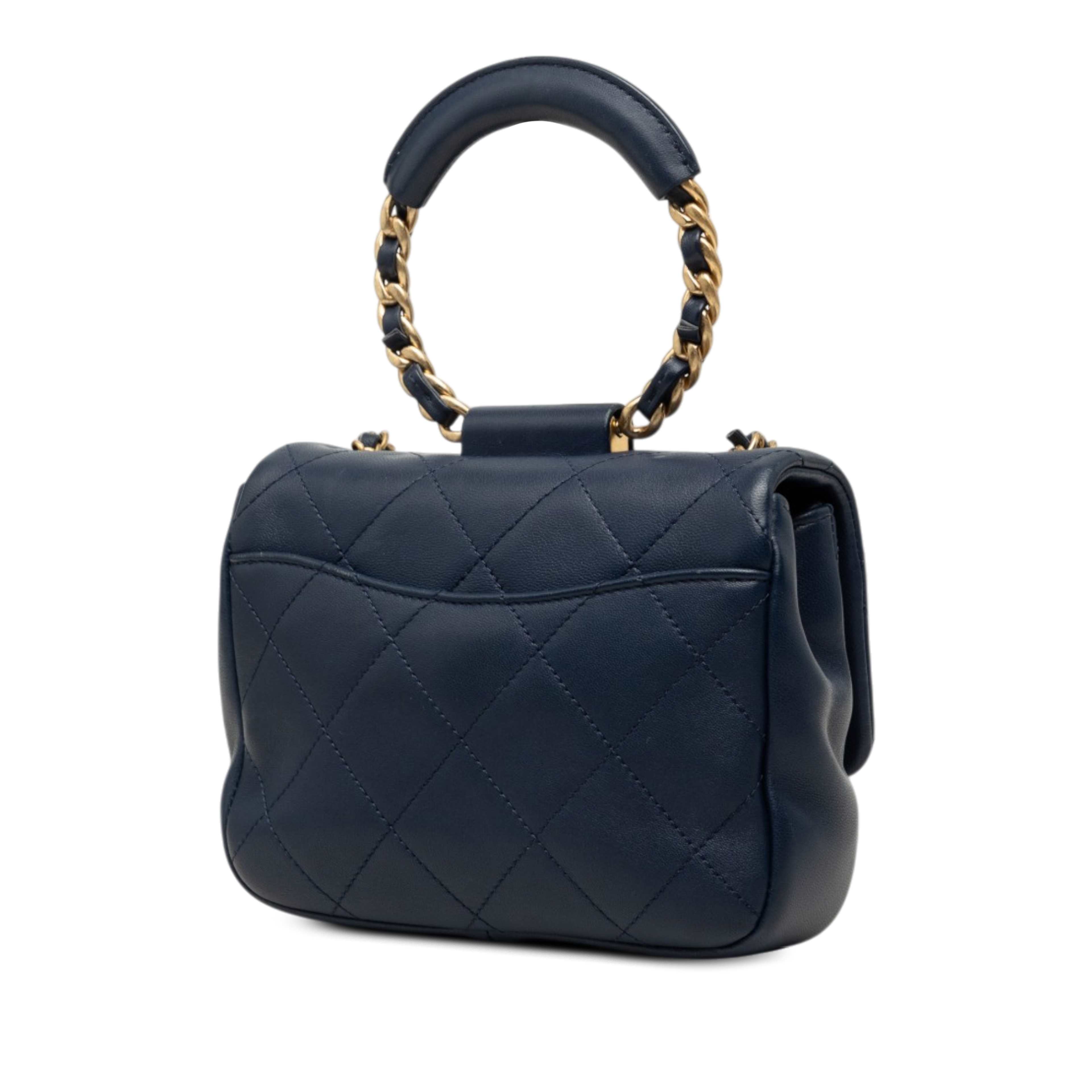 Chanel Mini Quilted Lambskin In The Loop Flap, från Luxclusif, i färgen blå. Klicka för att öppna bilden i stort format
