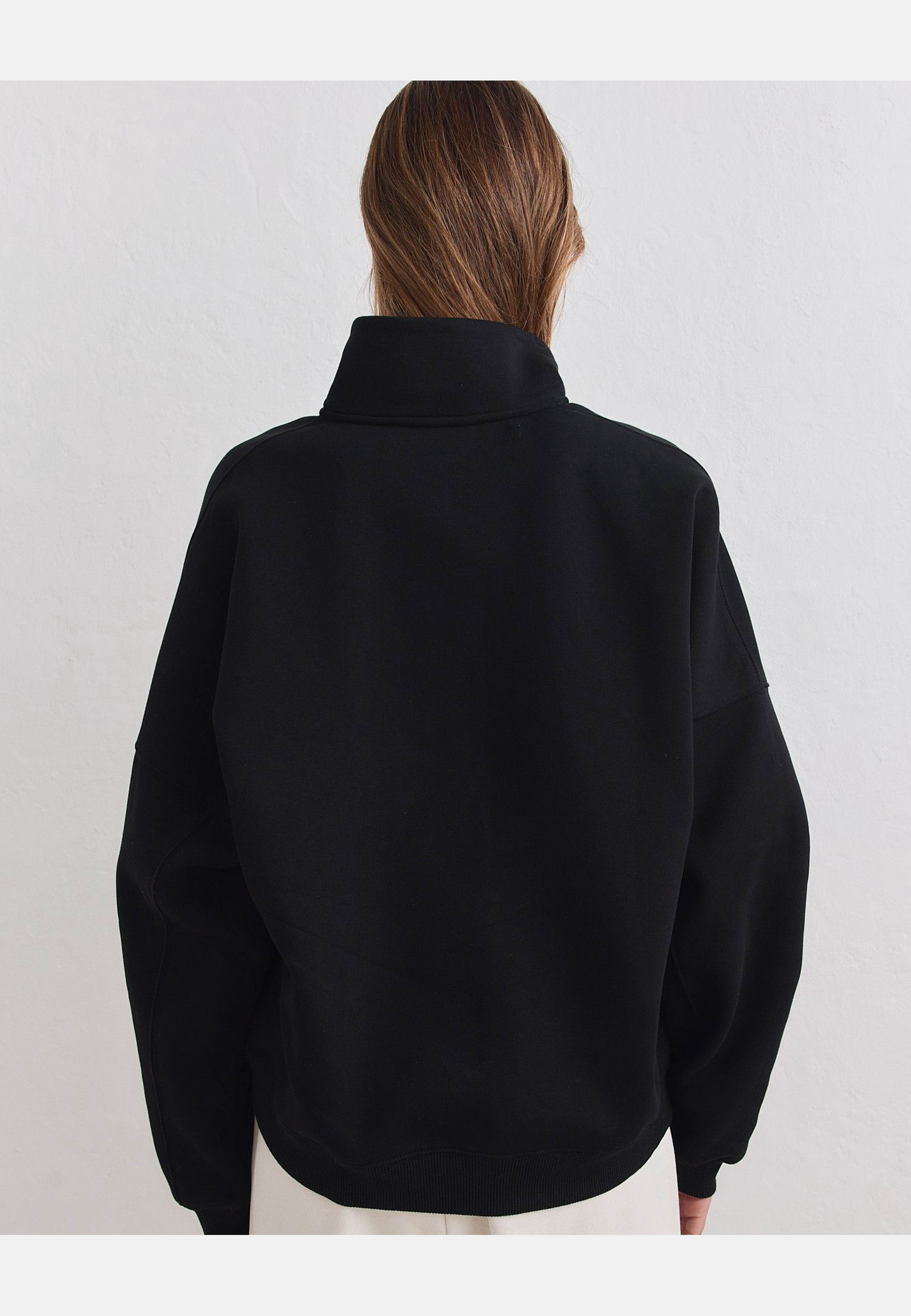 Varsity Sweat Half Zip, från aim'n, i färgen black. Klicka för att öppna bilden i stort format