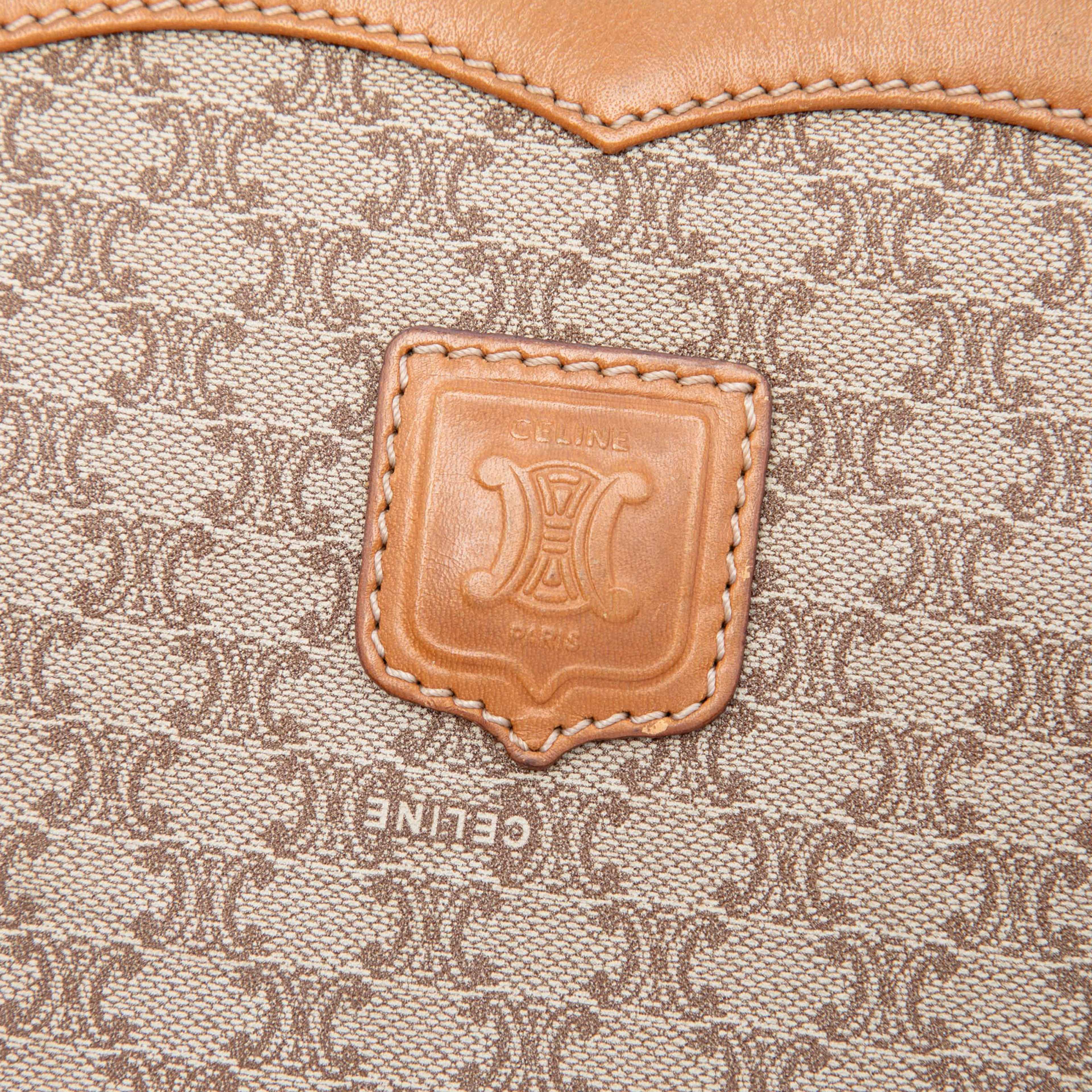 Celine Macadam Coated Canvas Crossbody, från Luxclusif, i färgen beige. Klicka för att öppna bilden i stort format