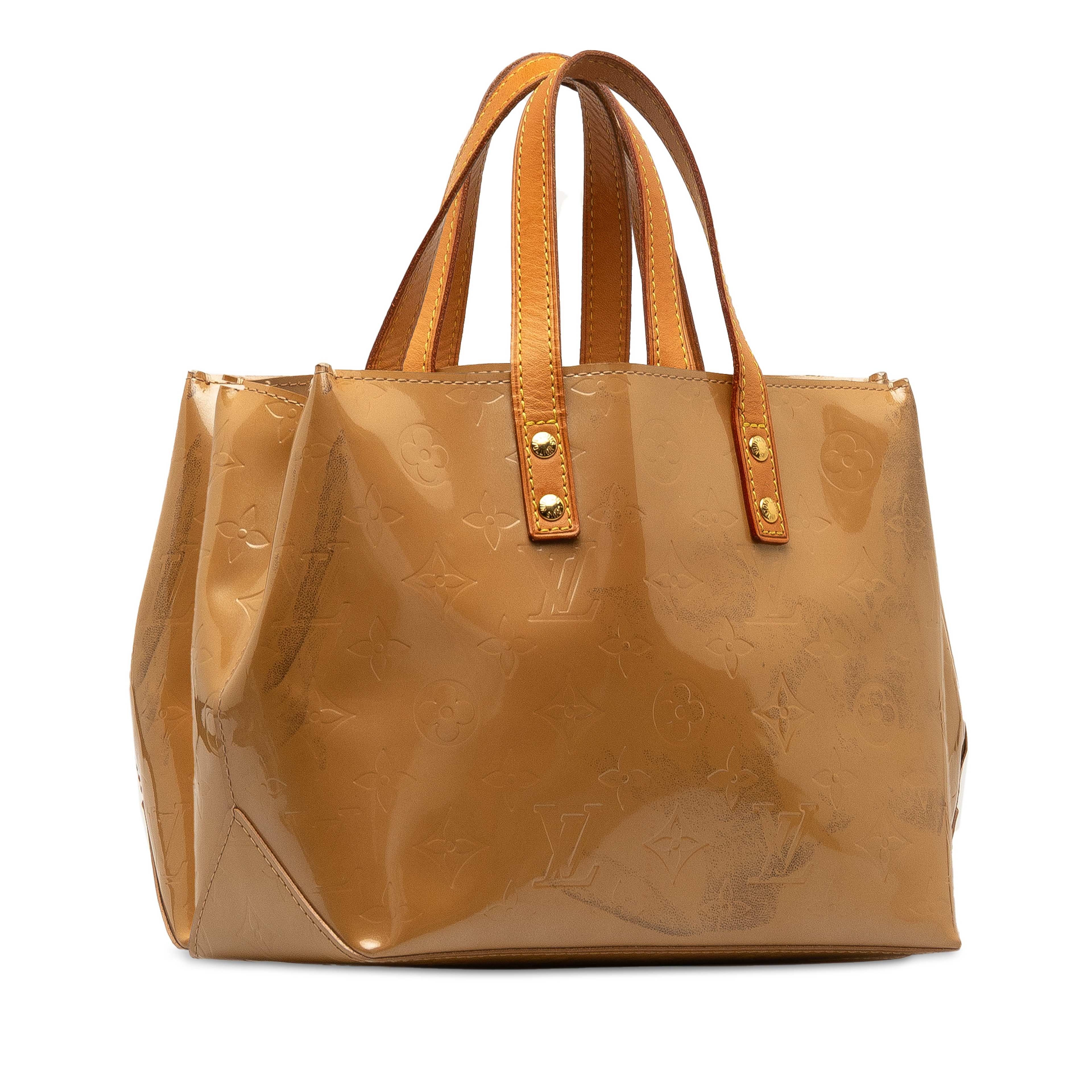 Louis Vuitton Monogram Vernis Reade Pm, från Luxclusif, i färgen beige. Klicka för att öppna bilden i stort format