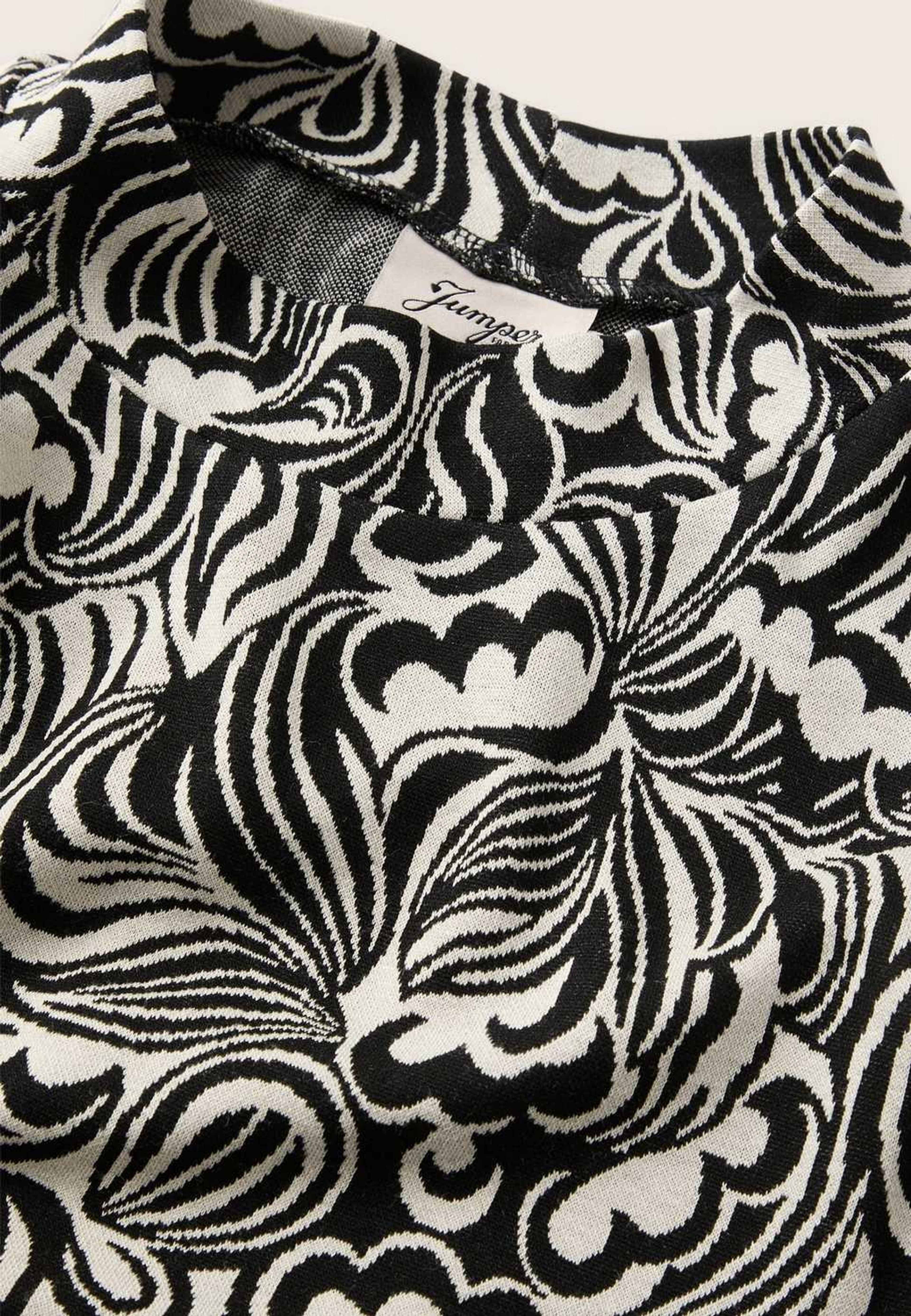 Della Dress, från Jumperfabriken, i färgen black. Klicka för att öppna bilden i stort format
