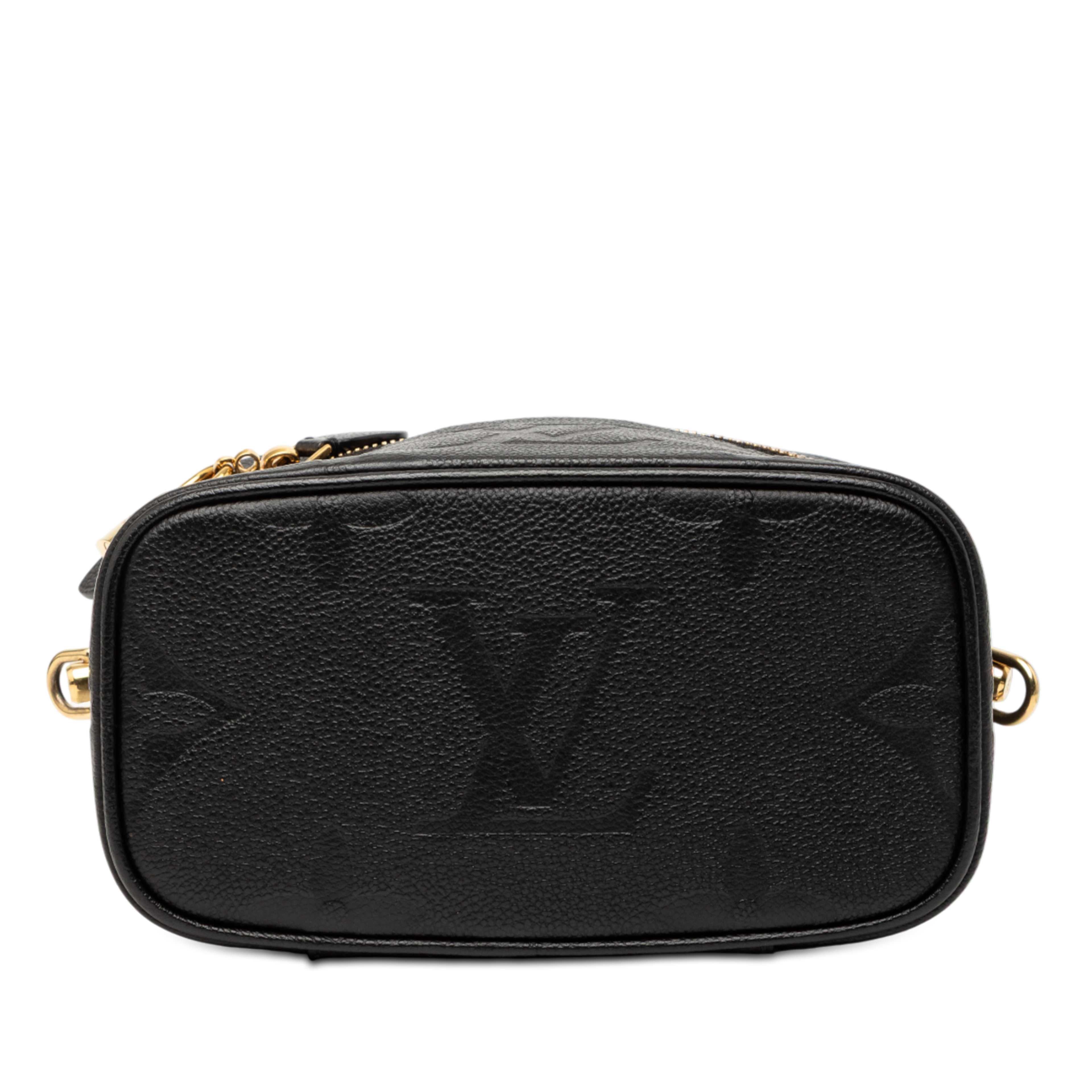 Louis Vuitton Monogram Giant Empreinte Vanity Pm, från Luxclusif, i färgen svart. Klicka för att öppna bilden i stort format