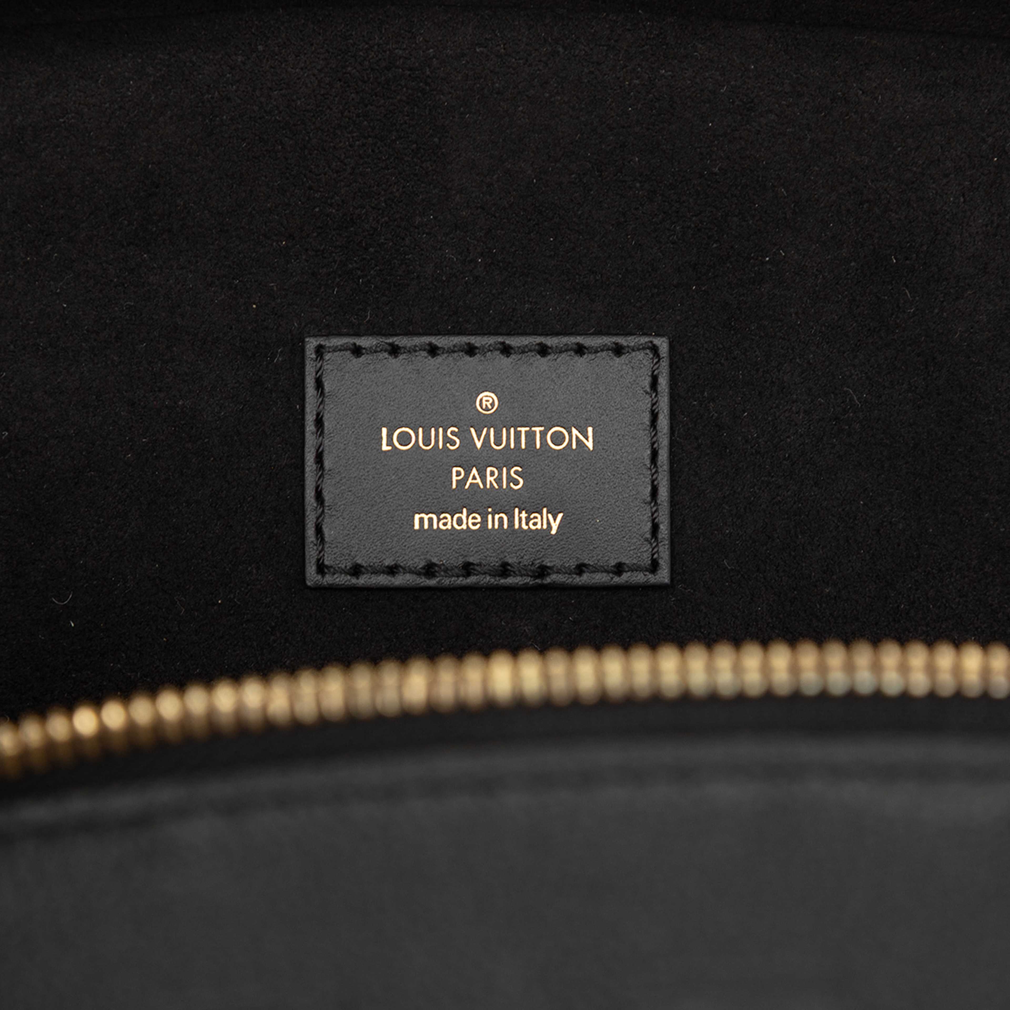 Louis Vuitton Monogram Giant Empreinte Vanity Pm, från Luxclusif, i färgen svart. Klicka för att öppna bilden i stort format