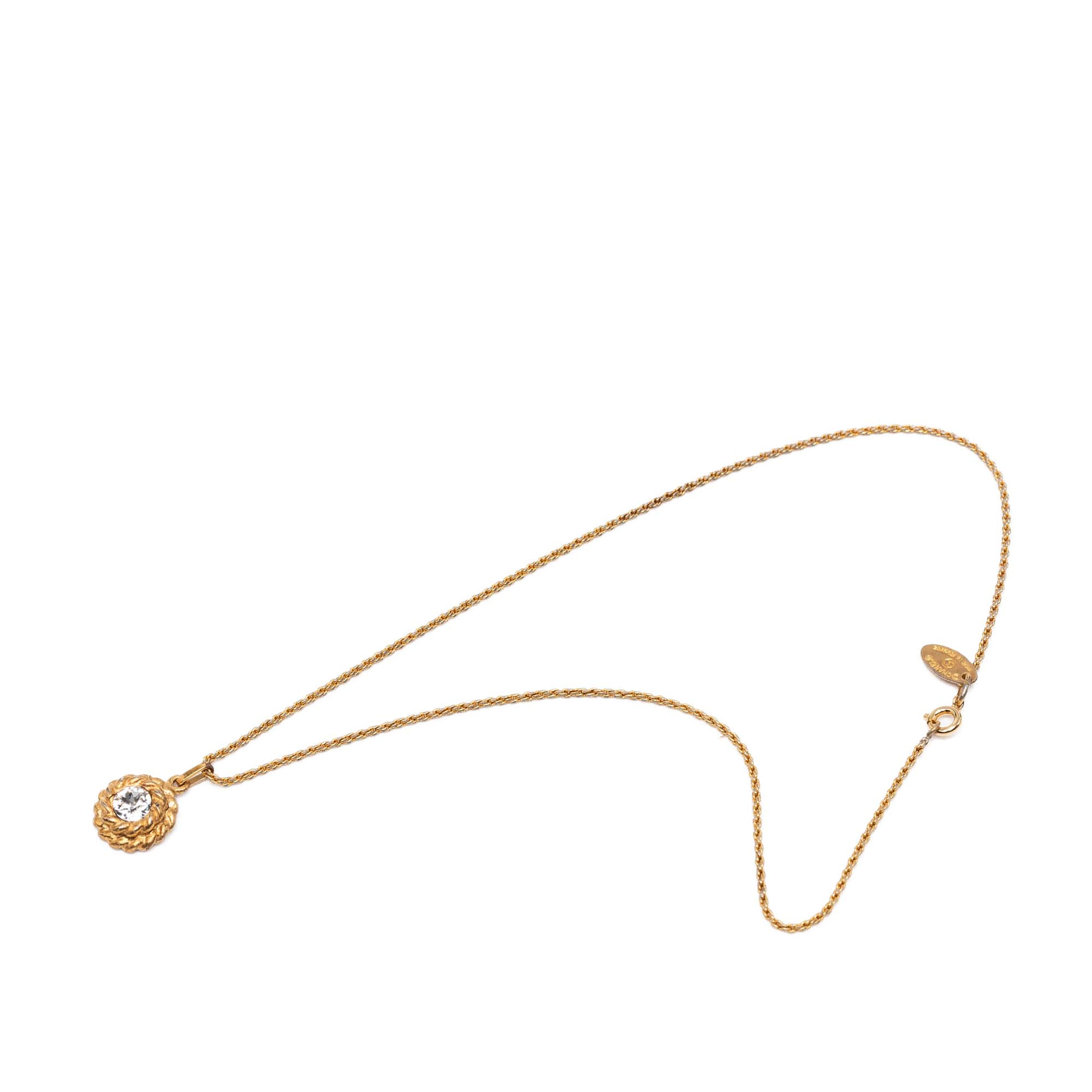 Chanel Gold Plated Crystal Round Pendant Necklace, från Luxclusif, i färgen guld. Klicka för att öppna bilden i stort format