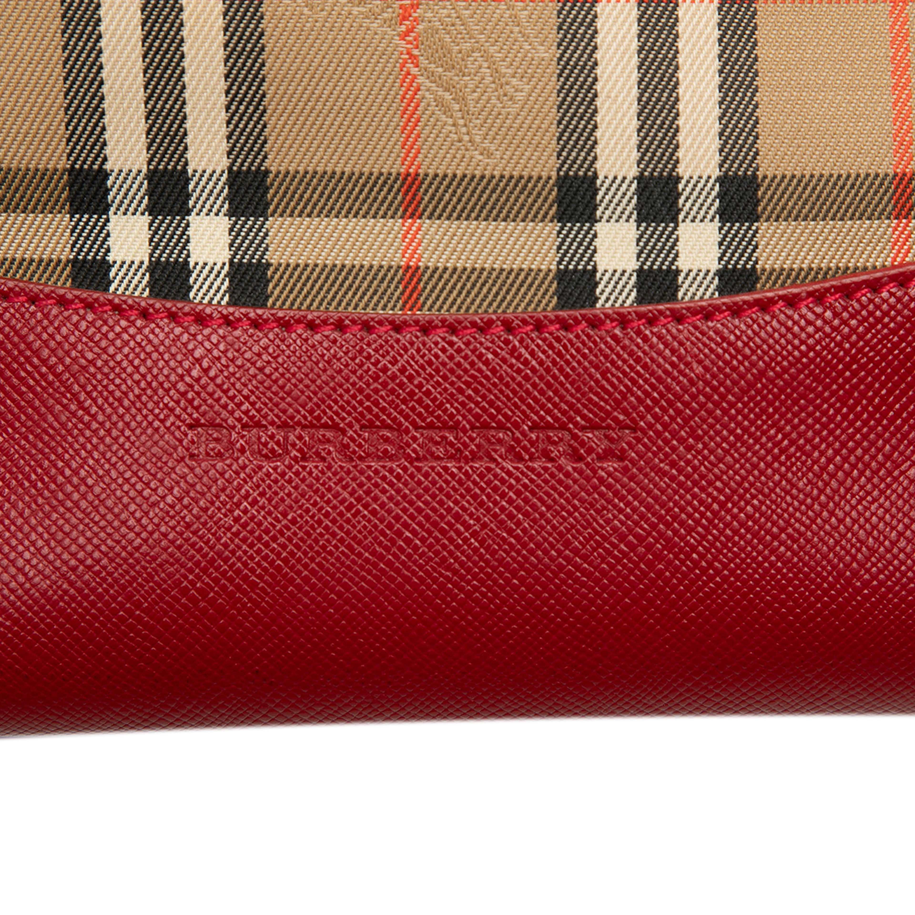 Burberry Haymarket Check Canvas Tote, från Luxclusif, i färgen beige. Klicka för att öppna bilden i stort format