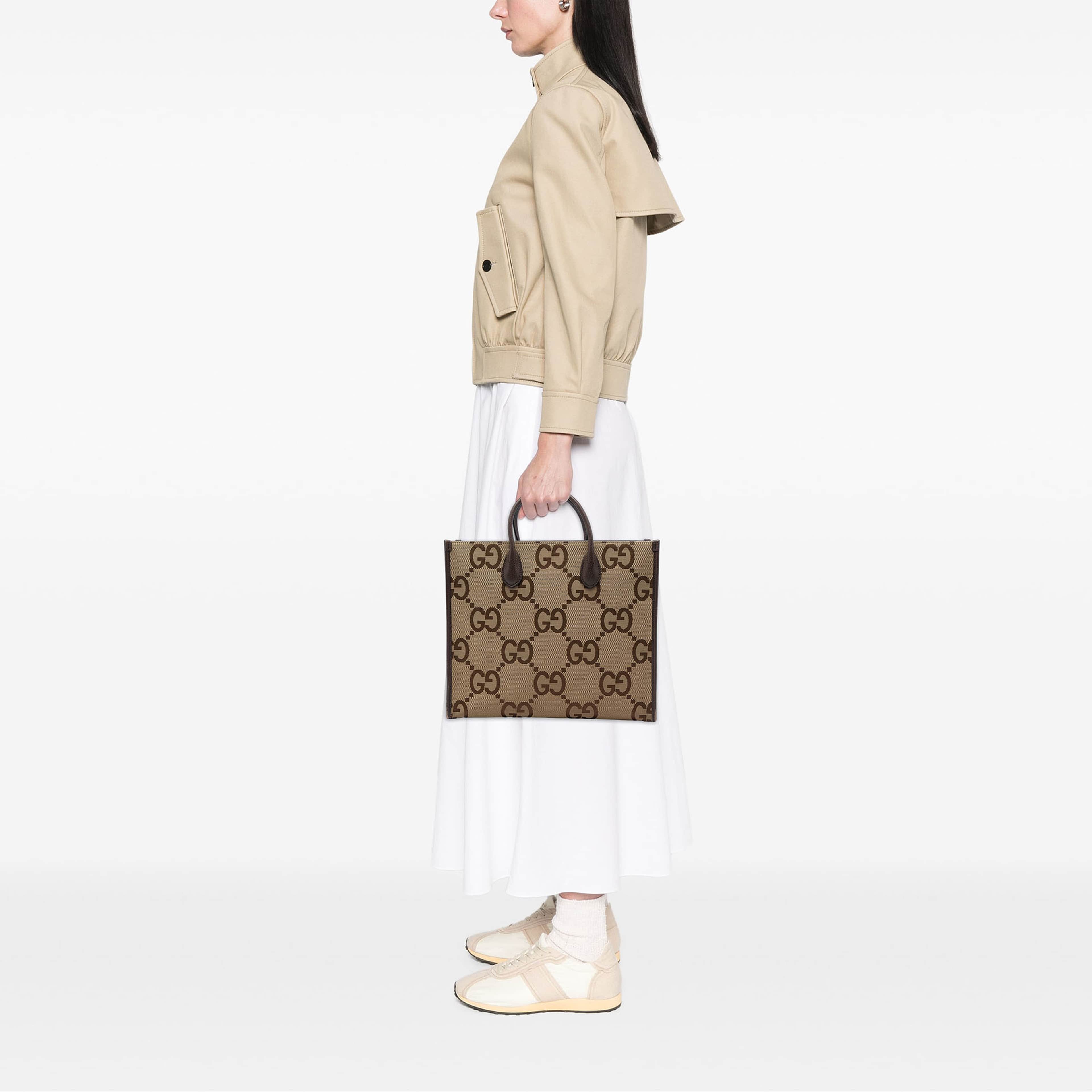 Gucci Jumbo Gg Canvas Web Tote, från Luxclusif, i färgen beige. Klicka för att öppna bilden i stort format