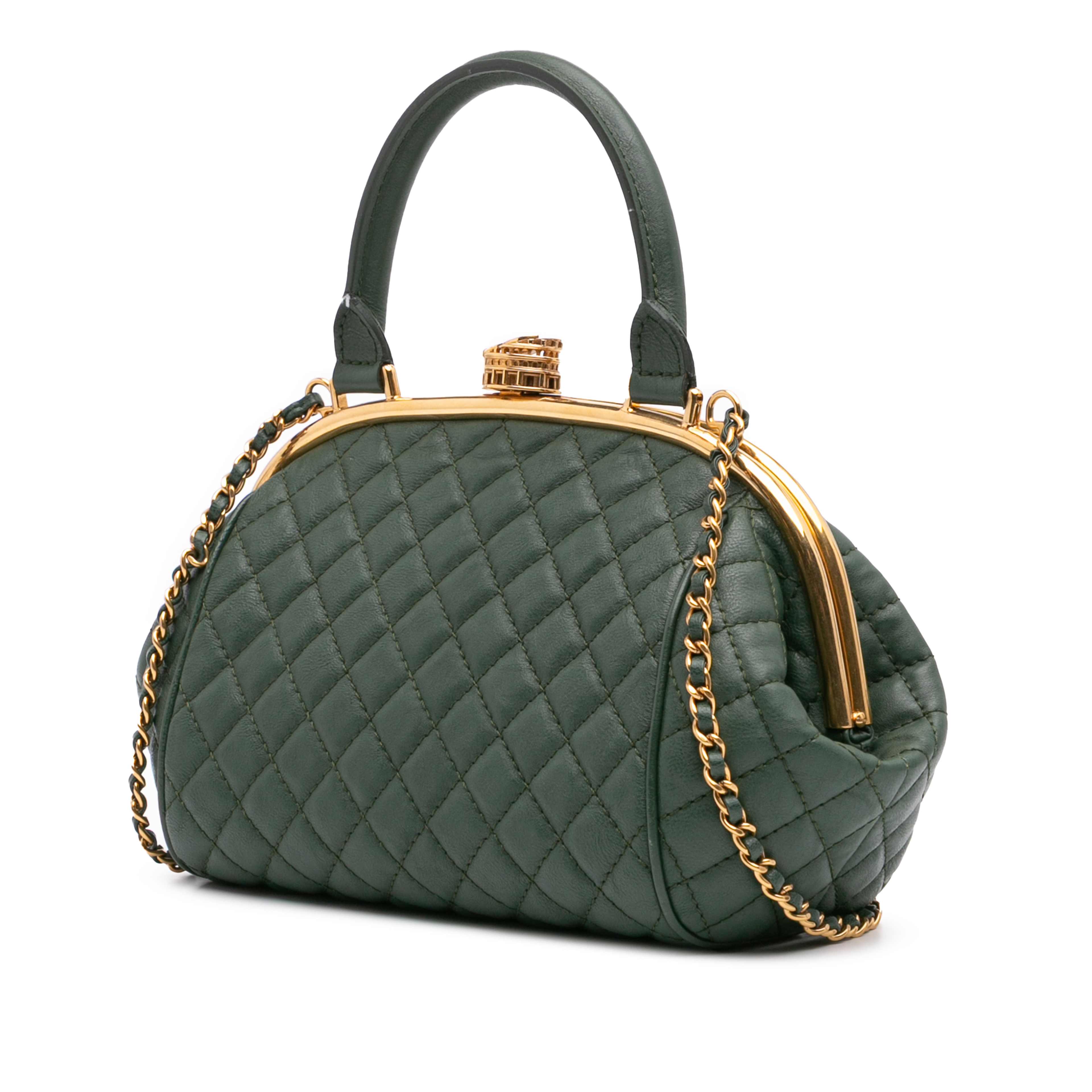 Chanel Small Quilted Calfskin Colosseum Lock Frame Bowling Bag, från Luxclusif, i färgen dark green. Klicka för att öppna bilden i stort format