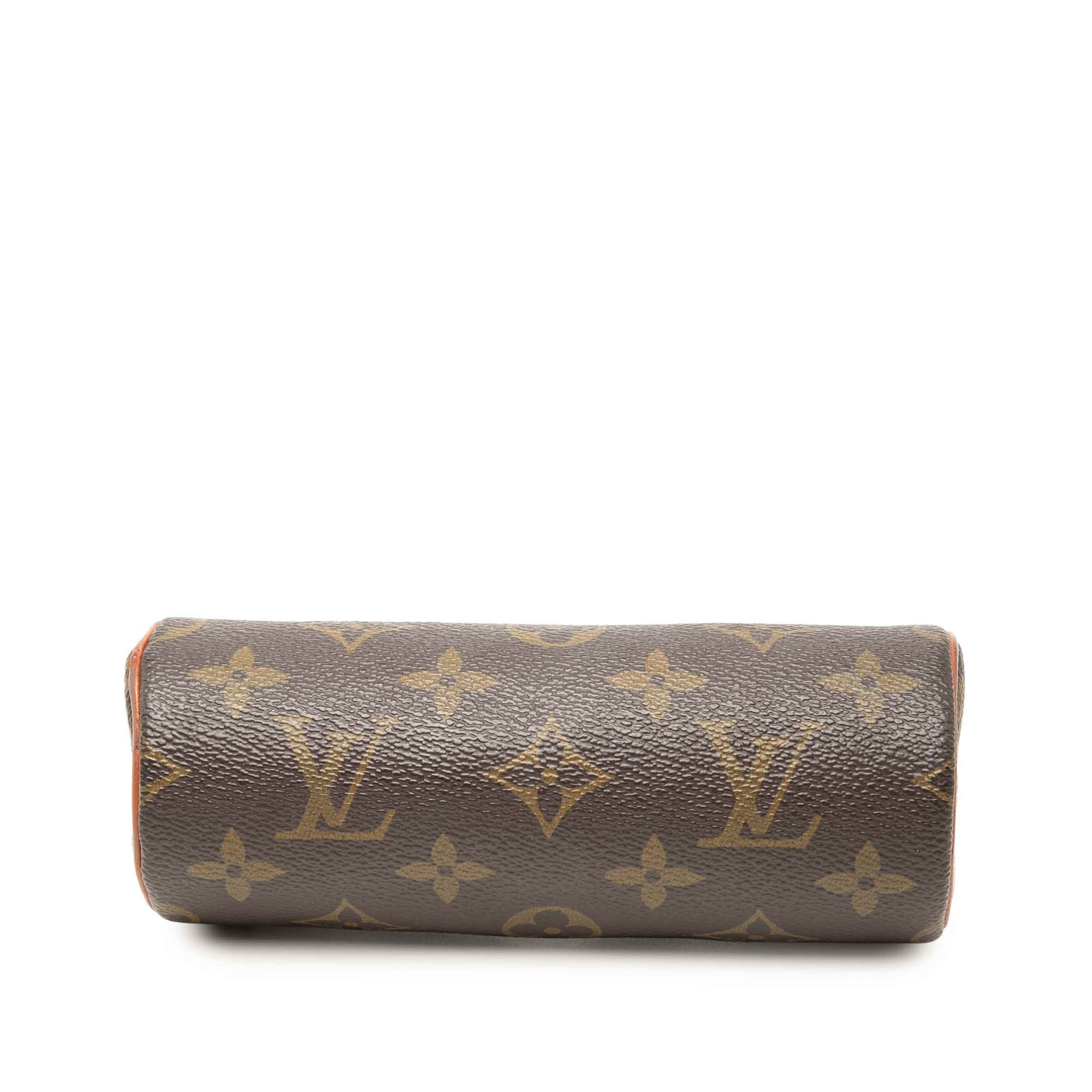Louis Vuitton Monogram Papillon Pochette, från Luxclusif, i färgen brown. Klicka för att öppna bilden i stort format