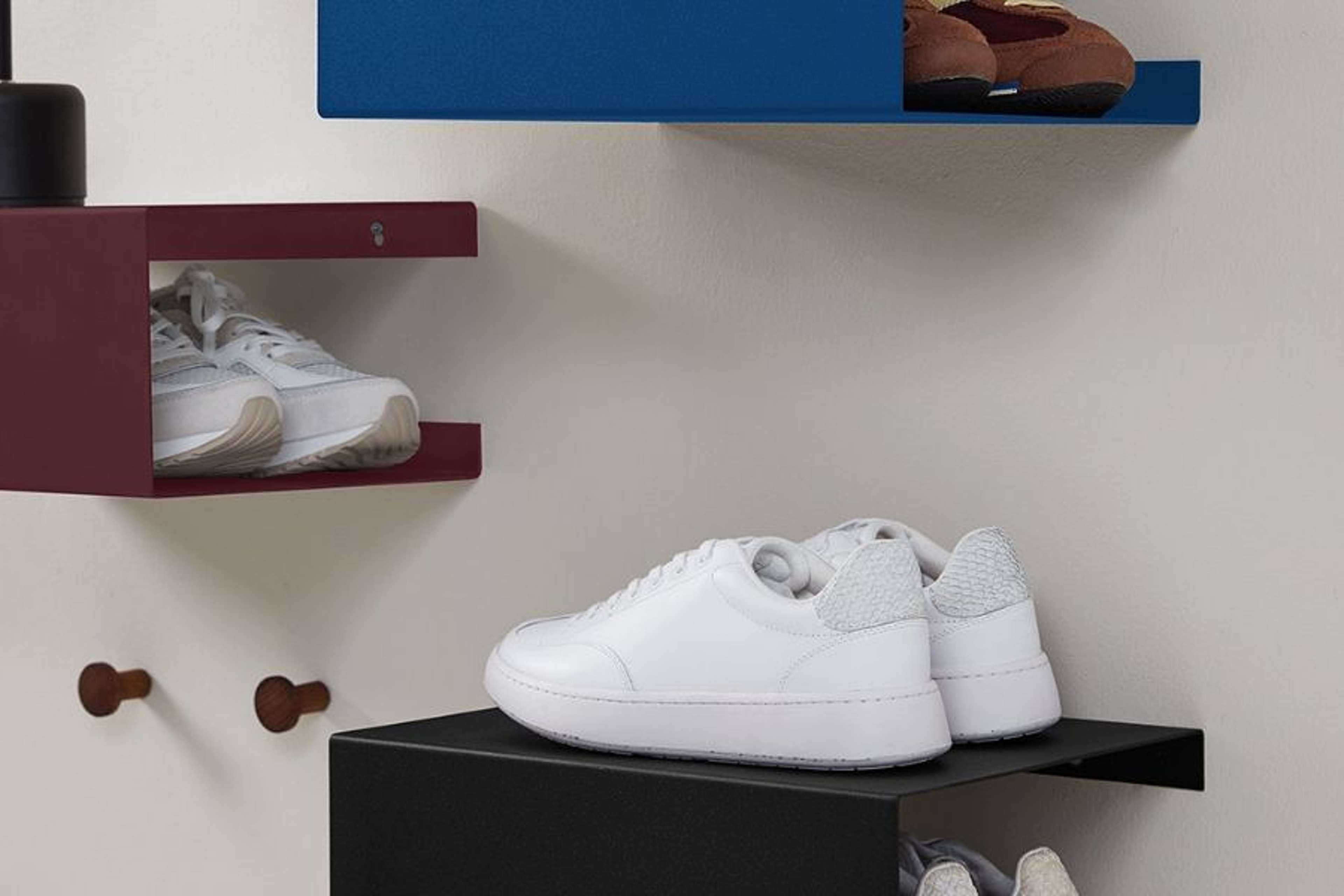 Boxshelf, från ReCollector, i färgen cobolt blue. Klicka för att öppna bilden i stort format