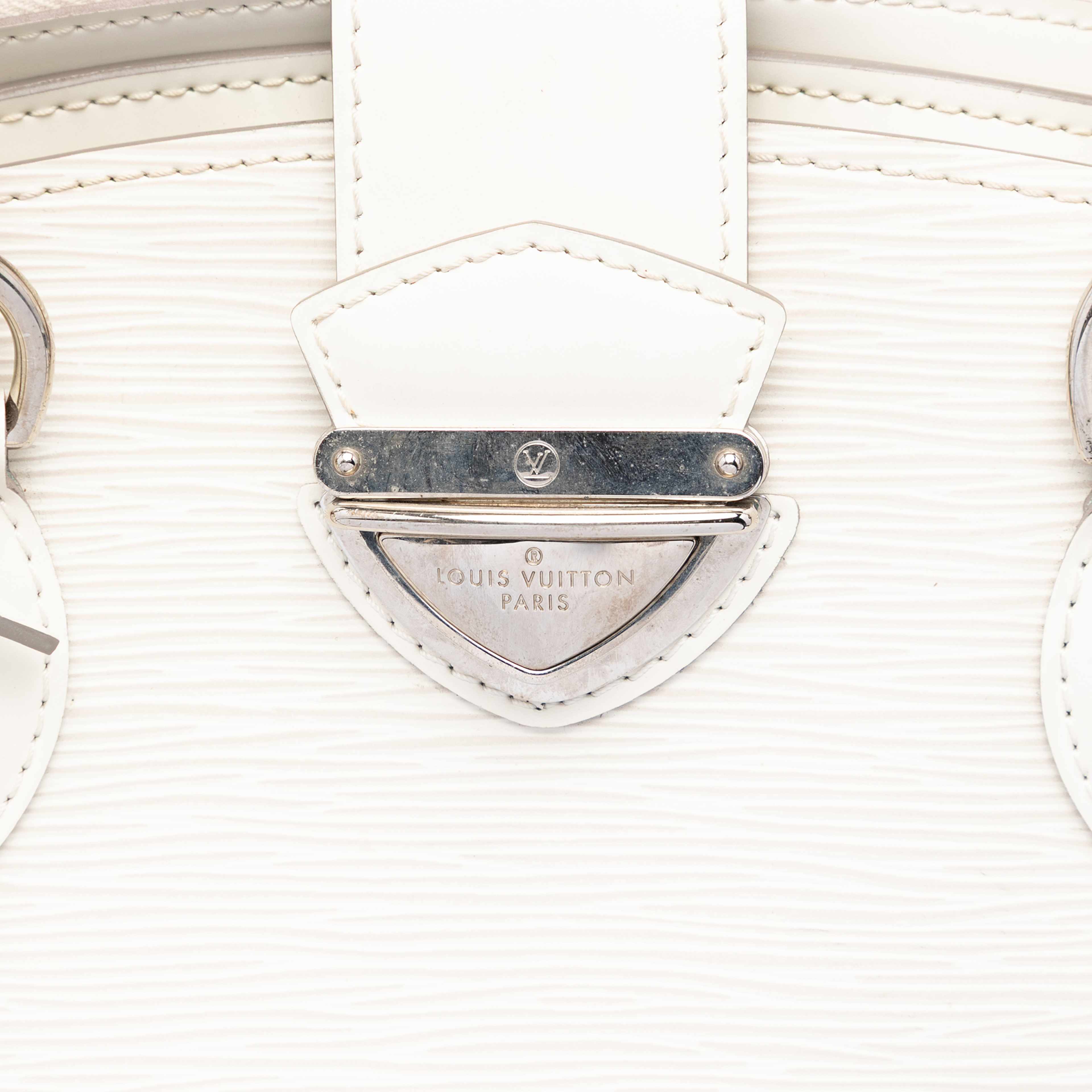 Louis Vuitton Epi Pont Neuf Gm, från Luxclusif, i färgen vit. Klicka för att öppna bilden i stort format