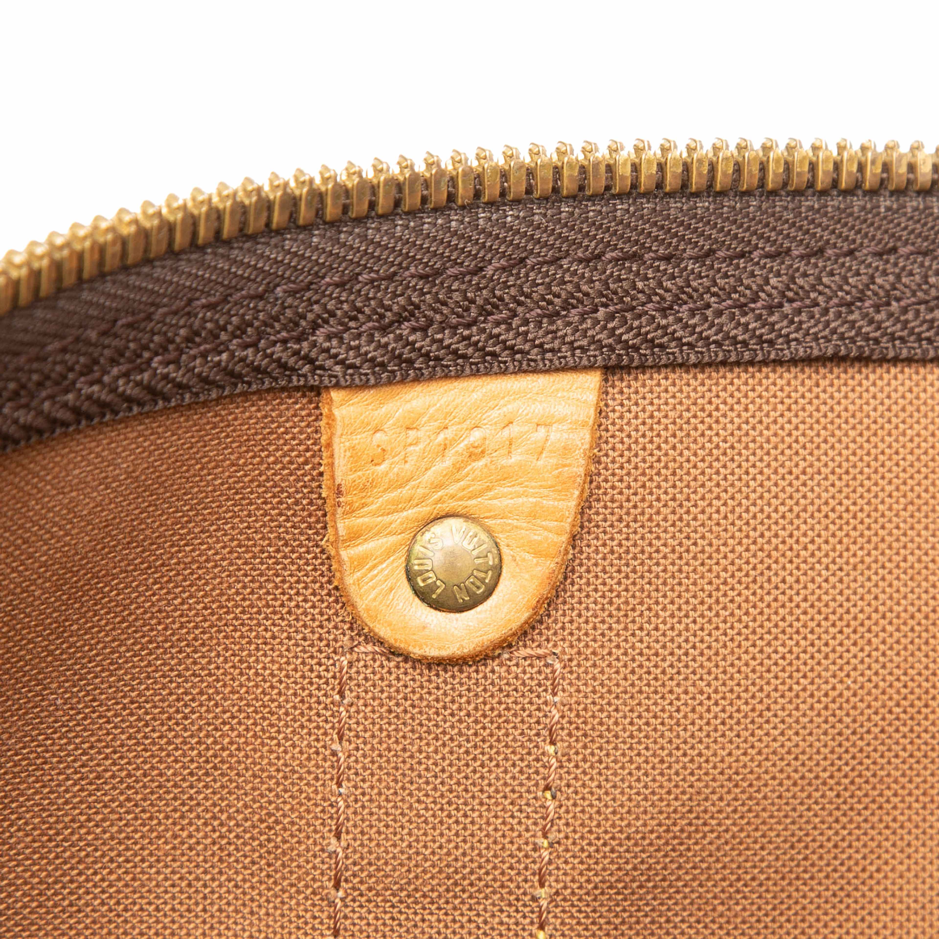 Louis Vuitton Monogram Keepall 55, från Luxclusif, i färgen brun. Klicka för att öppna bilden i stort format