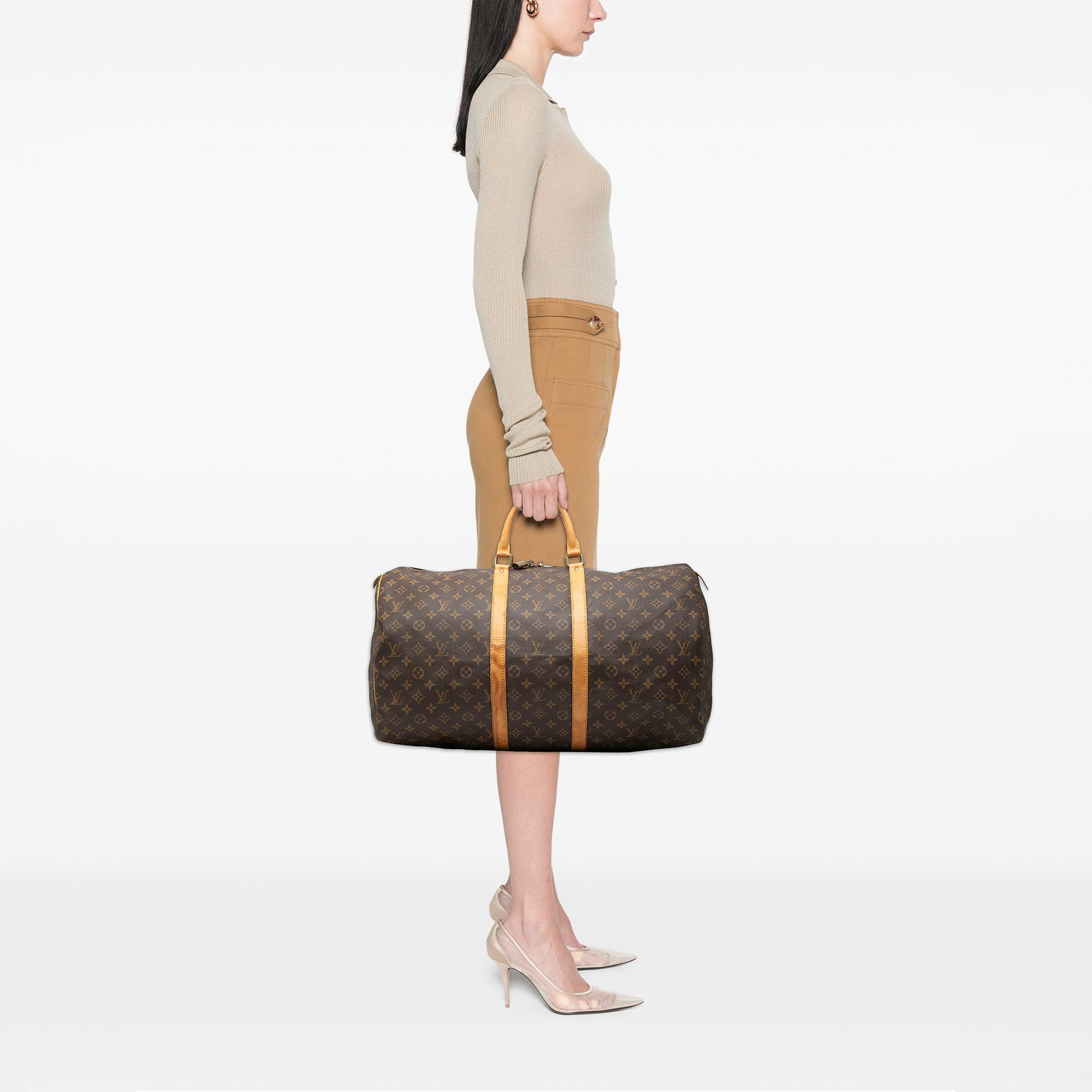 Louis Vuitton Monogram Keepall 55, från Luxclusif, i färgen brun. Klicka för att öppna bilden i stort format