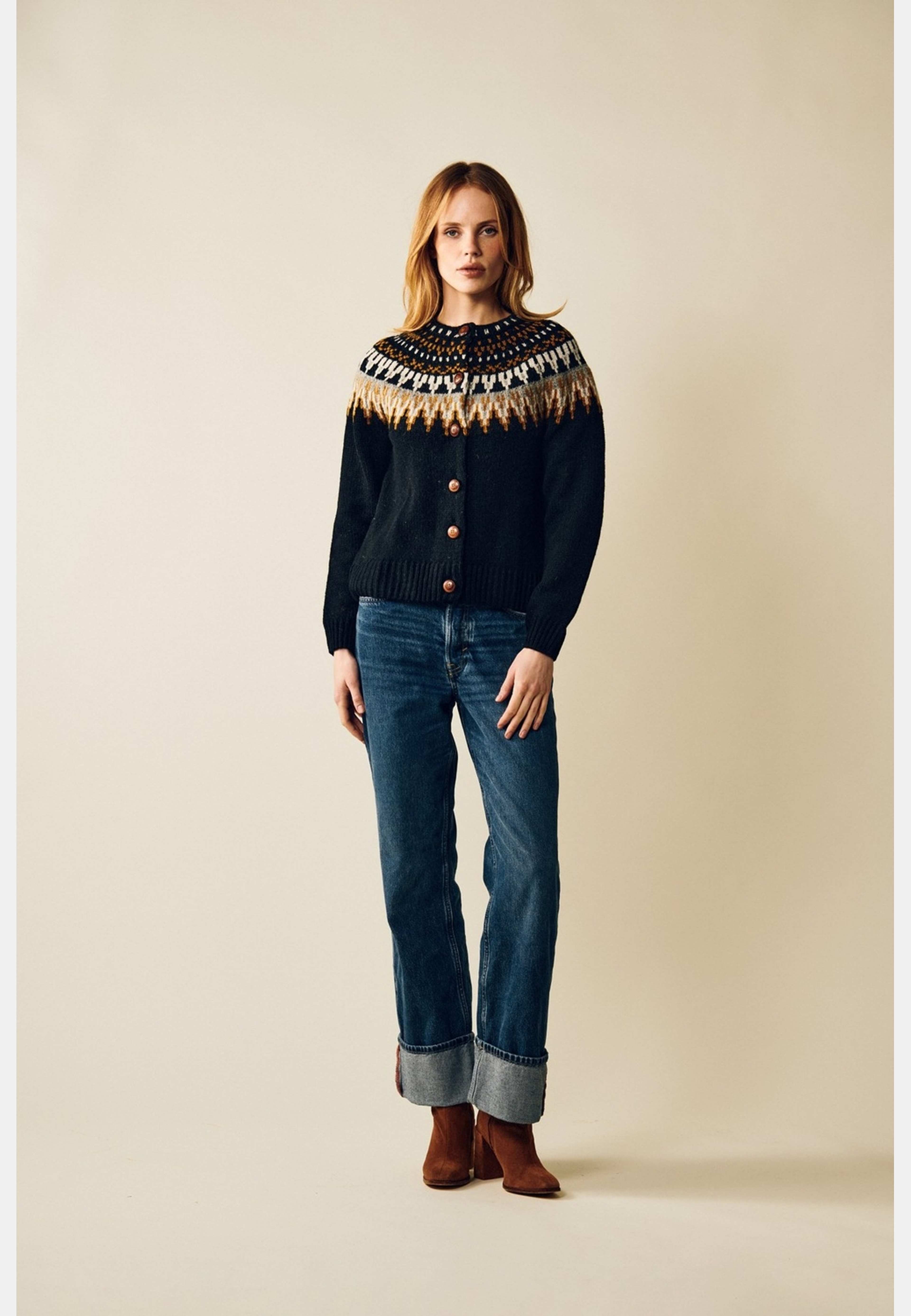 Joelle Cardigan, från Jumperfabriken, i färgen black. Klicka för att öppna bilden i stort format