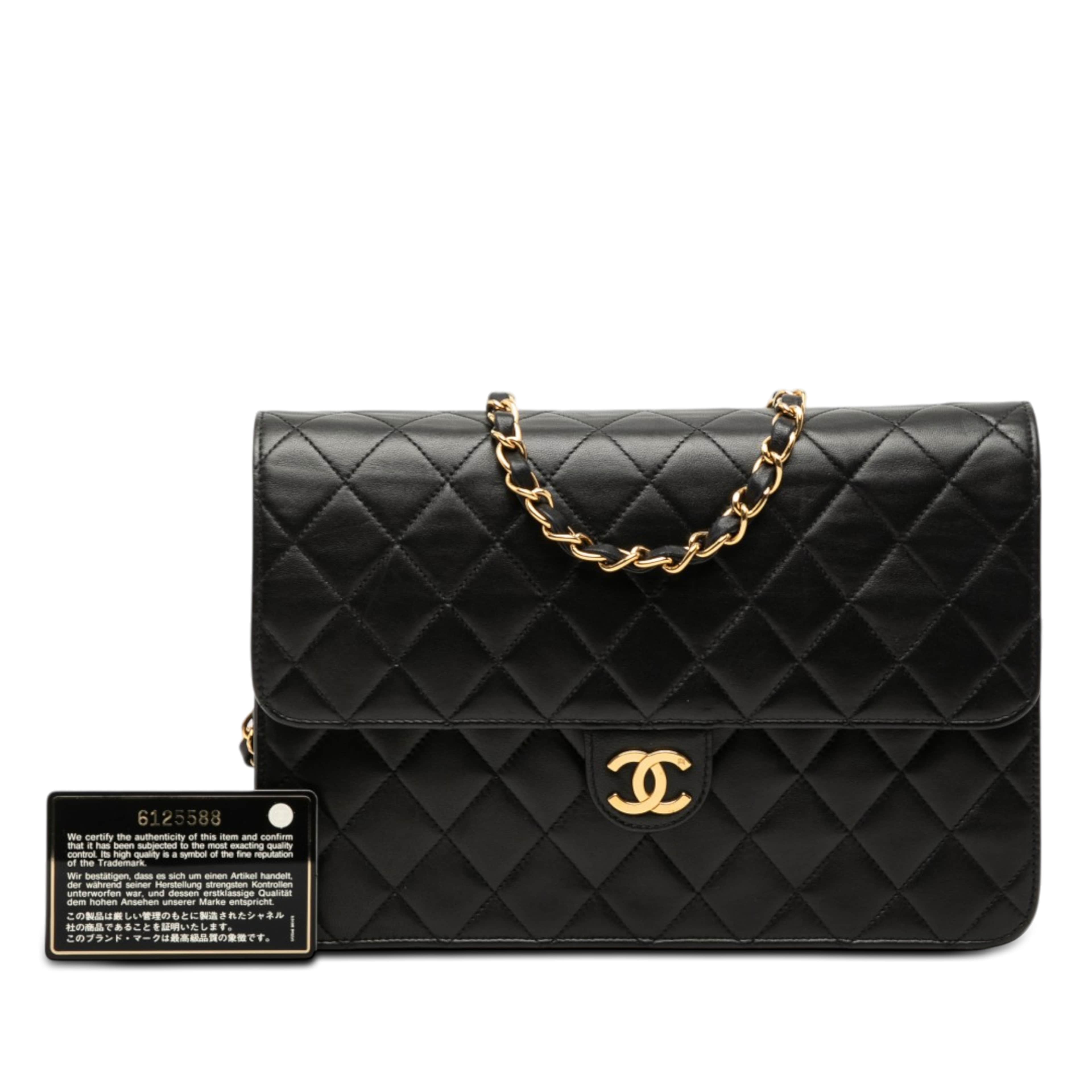 Chanel Medium Cc Quilted Lambskin Single Flap, från Luxclusif, i färgen svart. Klicka för att öppna bilden i stort format