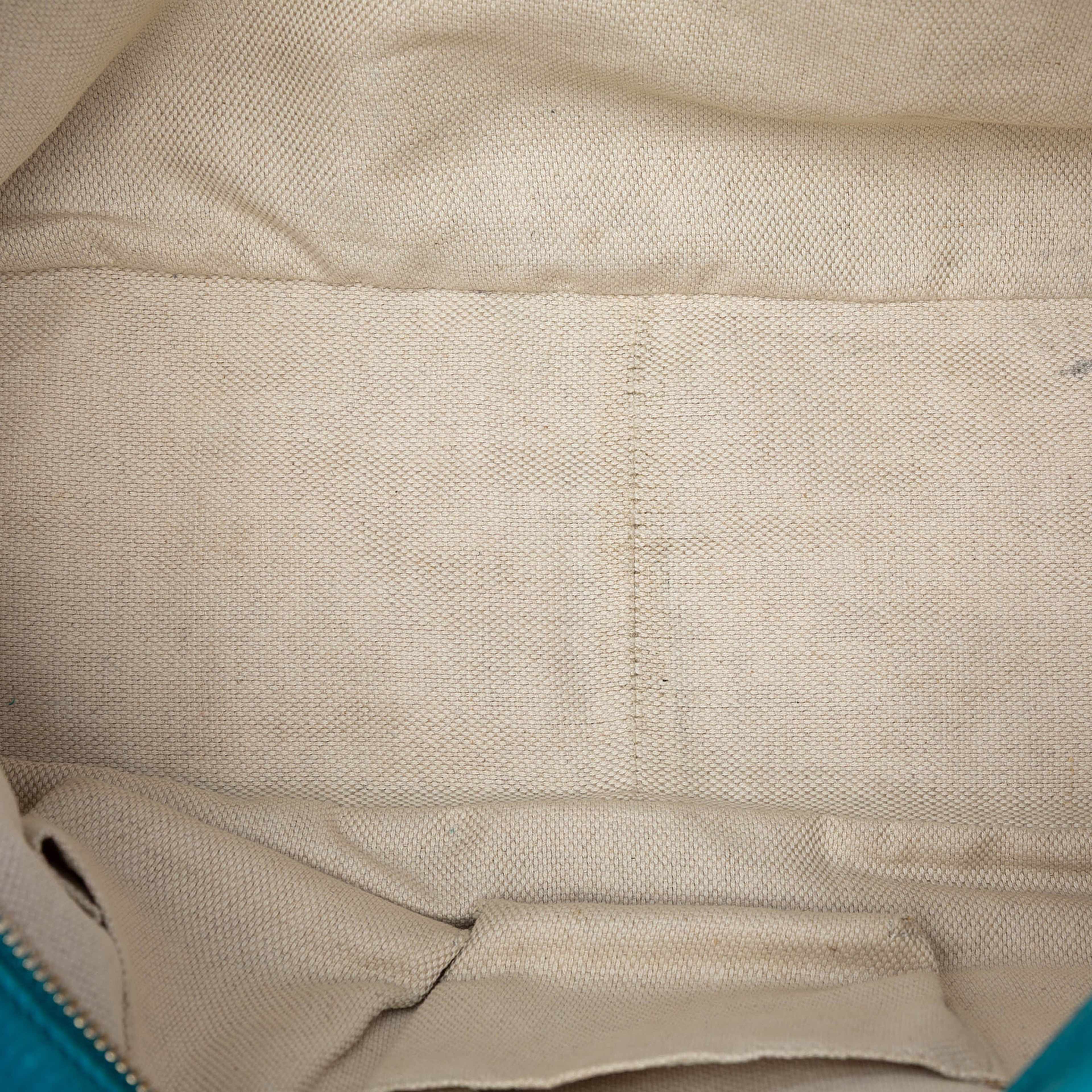 Gucci Nubuck Soho Chain Shoulder Bag, från Luxclusif, i färgen aqua. Klicka för att öppna bilden i stort format