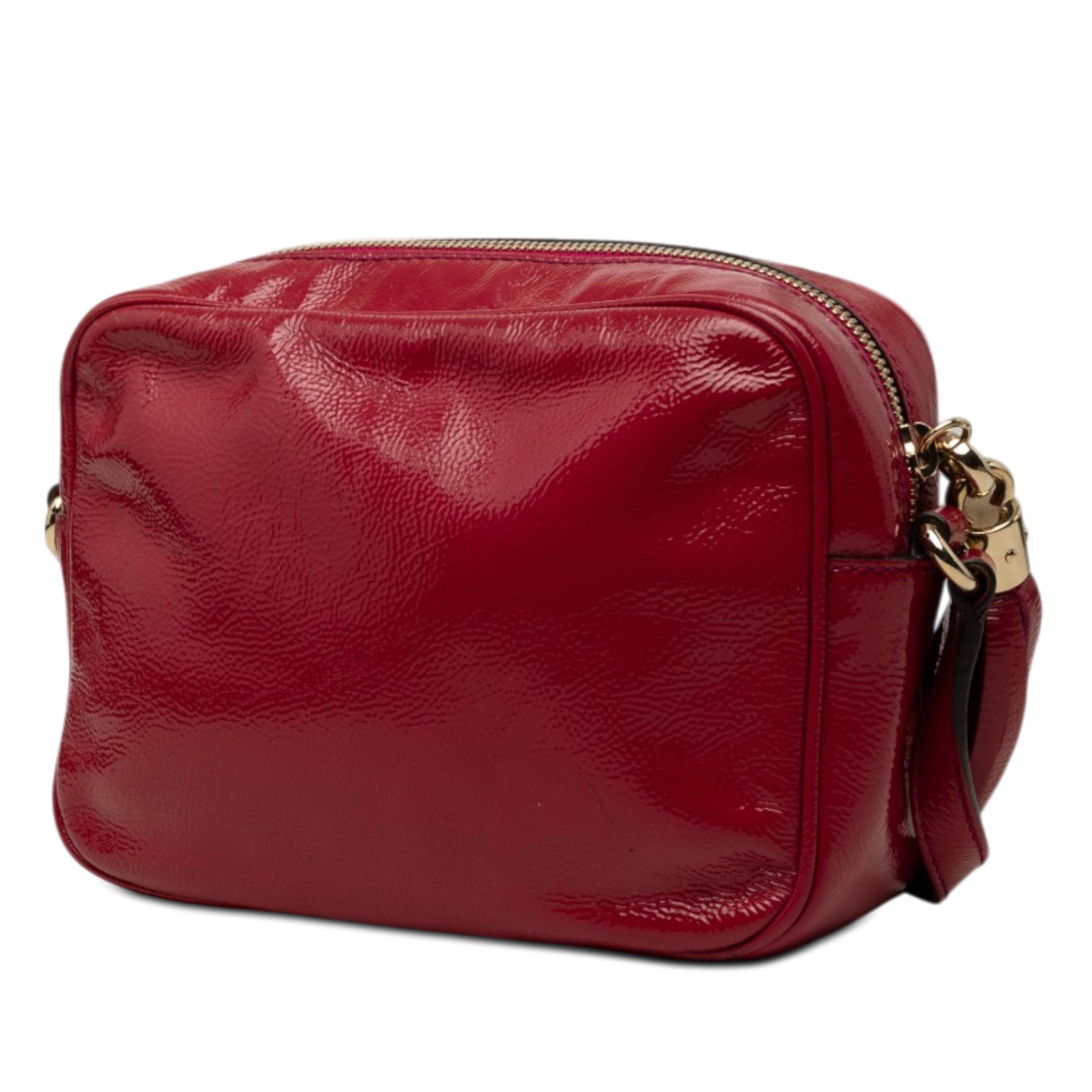 Gucci Patent Soho Disco Crossbody, från Luxclusif, i färgen rosa. Klicka för att öppna bilden i stort format