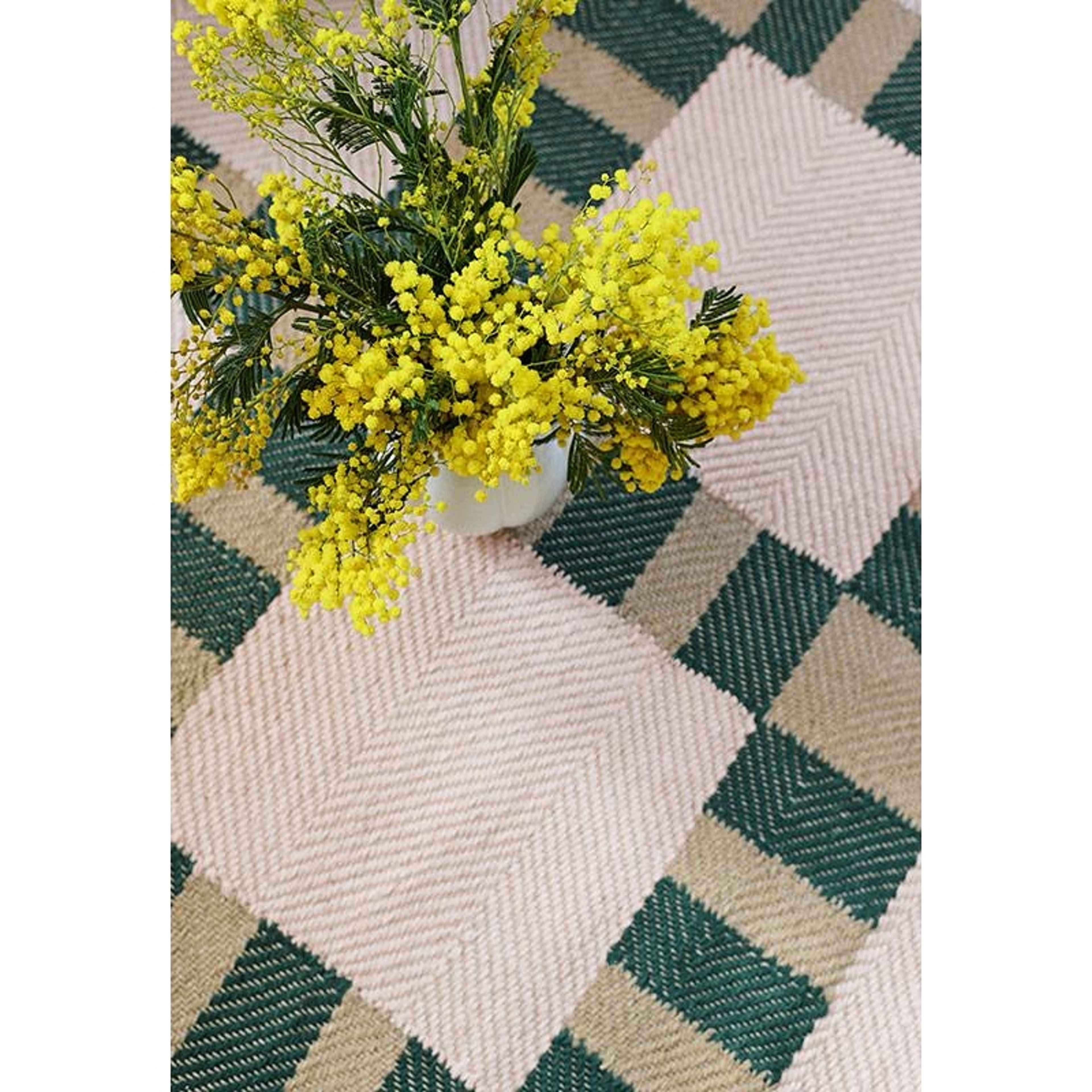 Evelina Kroon Matta Korean Chives Jute, från Layered, i färgen korean chives. Klicka för att öppna bilden i stort format