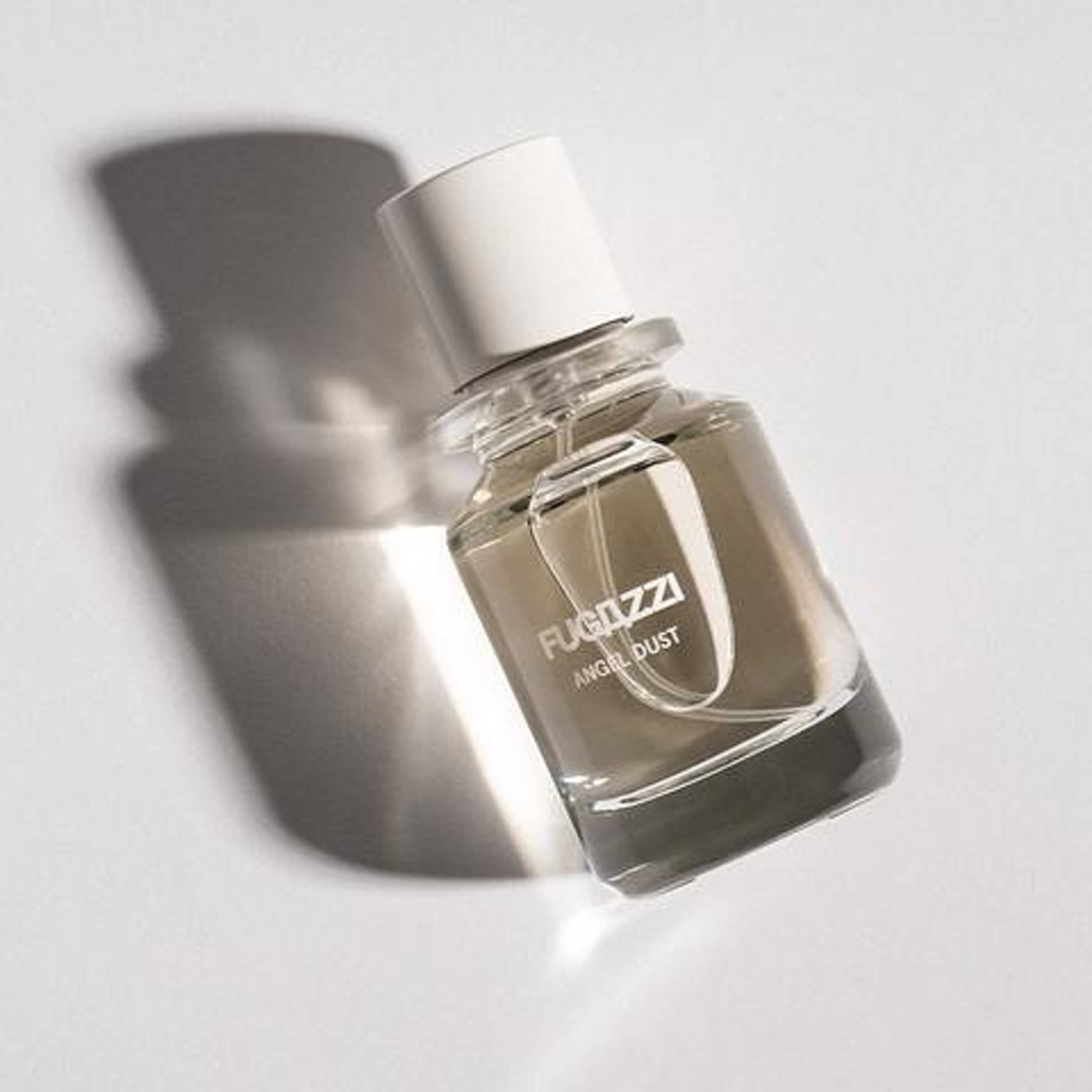 ANGEL DUST, från Fugazzi. Klicka för att öppna bilden i stort format